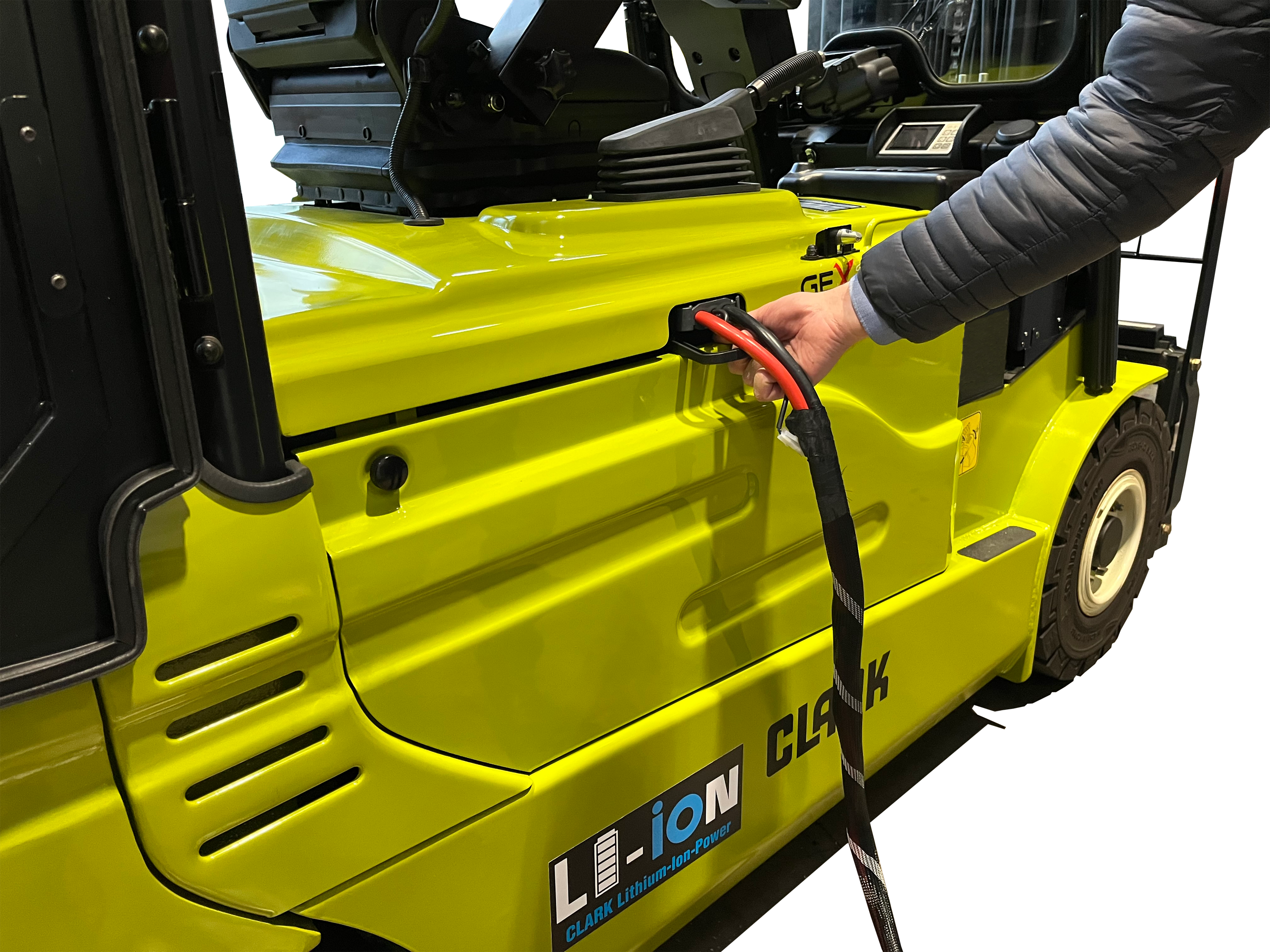 The 80 V charger only requires a power connection (CEE 16 A plug) and fully recharges the battery in just 3.5 hours