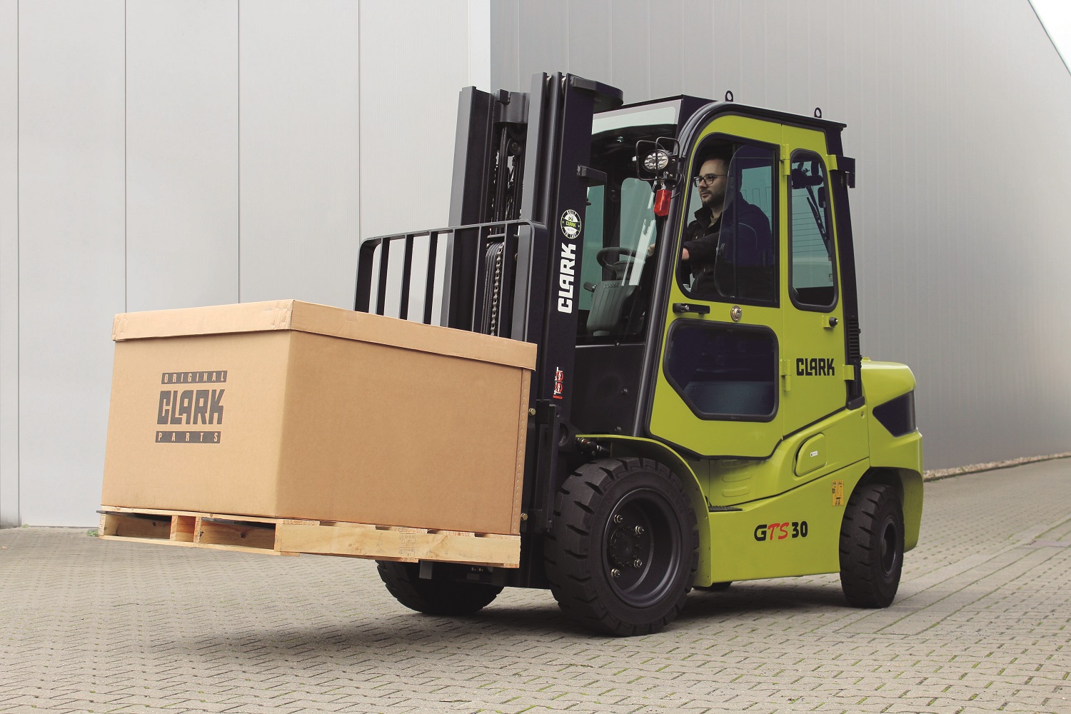 The environmentally friendly and powerful HMC industrial engines with an output of 48.7 kW comply with EU emission level 5