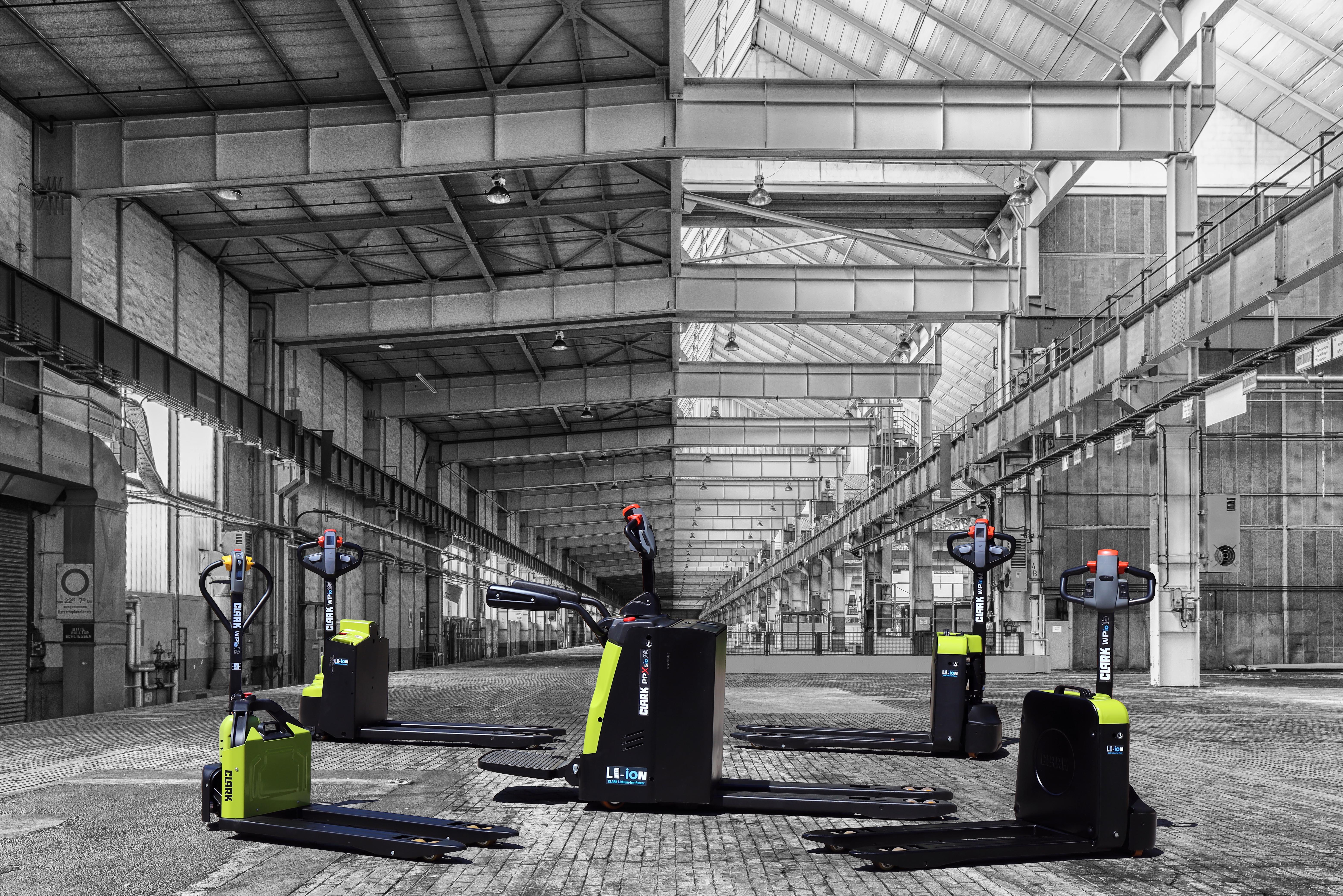 Clark has expanded its product range with further low-lift trucks of WPio series with Li-Ion battery. <br> Image source: CLARK Europe GmbH