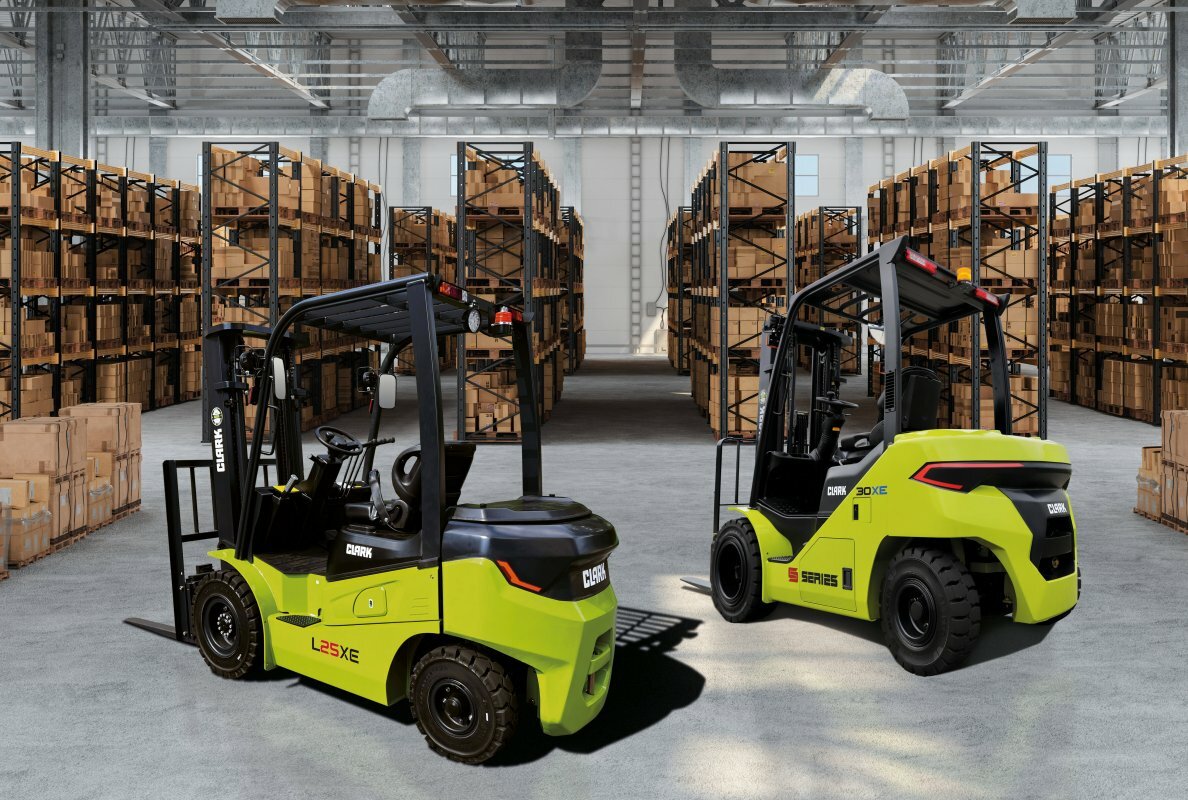 The Crossover models combine the advantages of environmentally friendly electric forklift trucks with the versatility and robustness of traditional diesel and LPG forklift trucks
