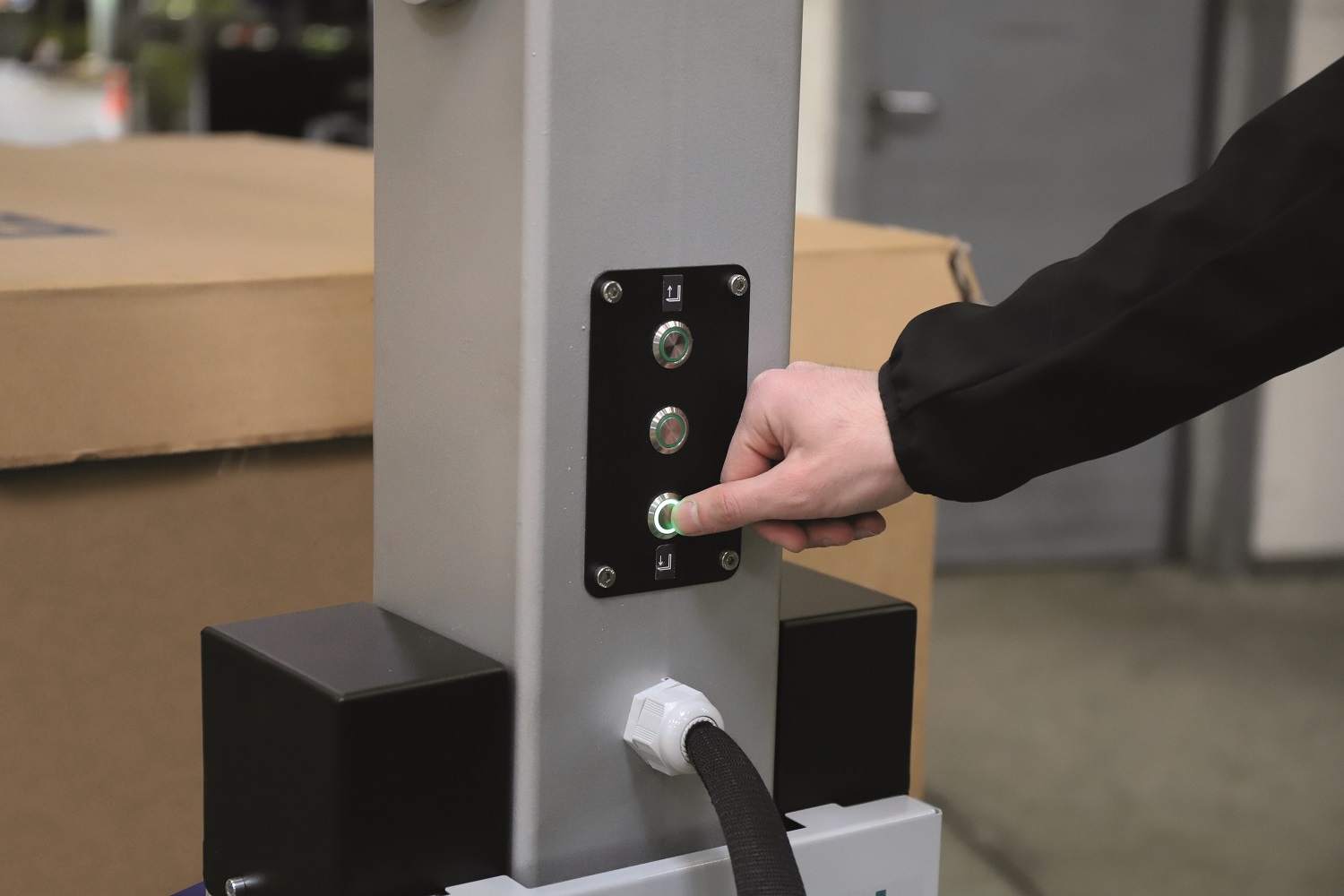 The electric lifting system of the trailers is low maintenance and has a lifting height of 60 mm