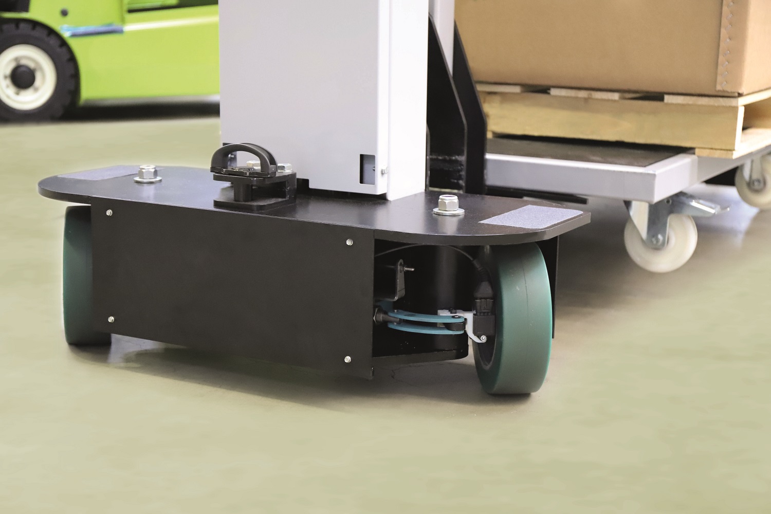 The autonomous electric steering is maintenance-free and uses sensor information measured directly at the axle