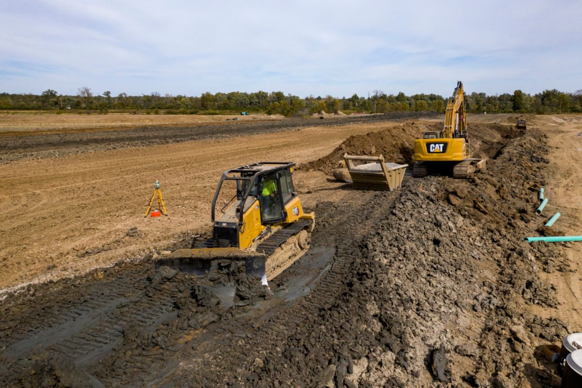 The broader choice of technology offerings includes 2D and 3D blade control, operator assist features like Stable Blade. The Attachment Ready Option (ARO) package simplifies installation of any brand grade control system. 
