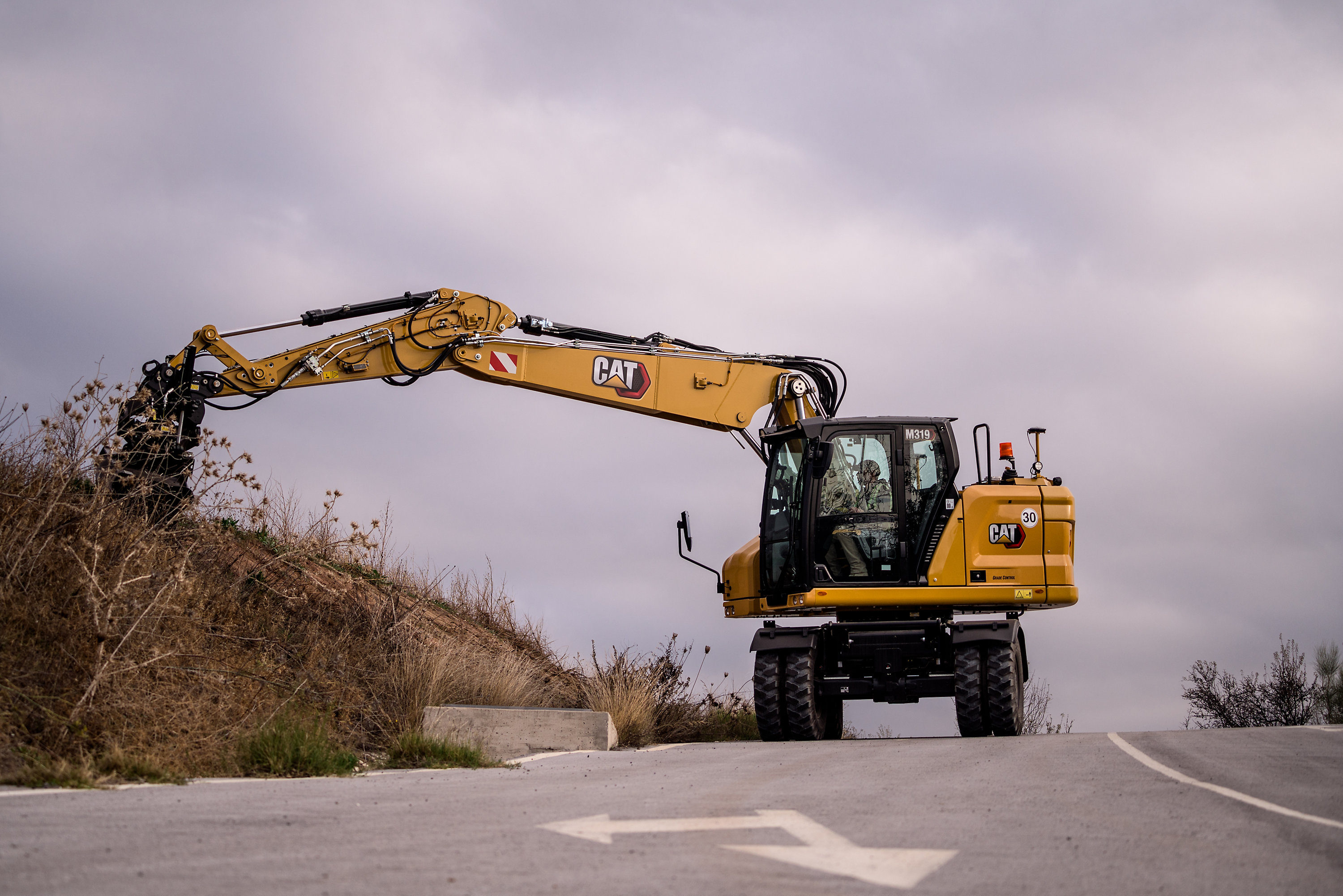 M319 wheeled excavator in action