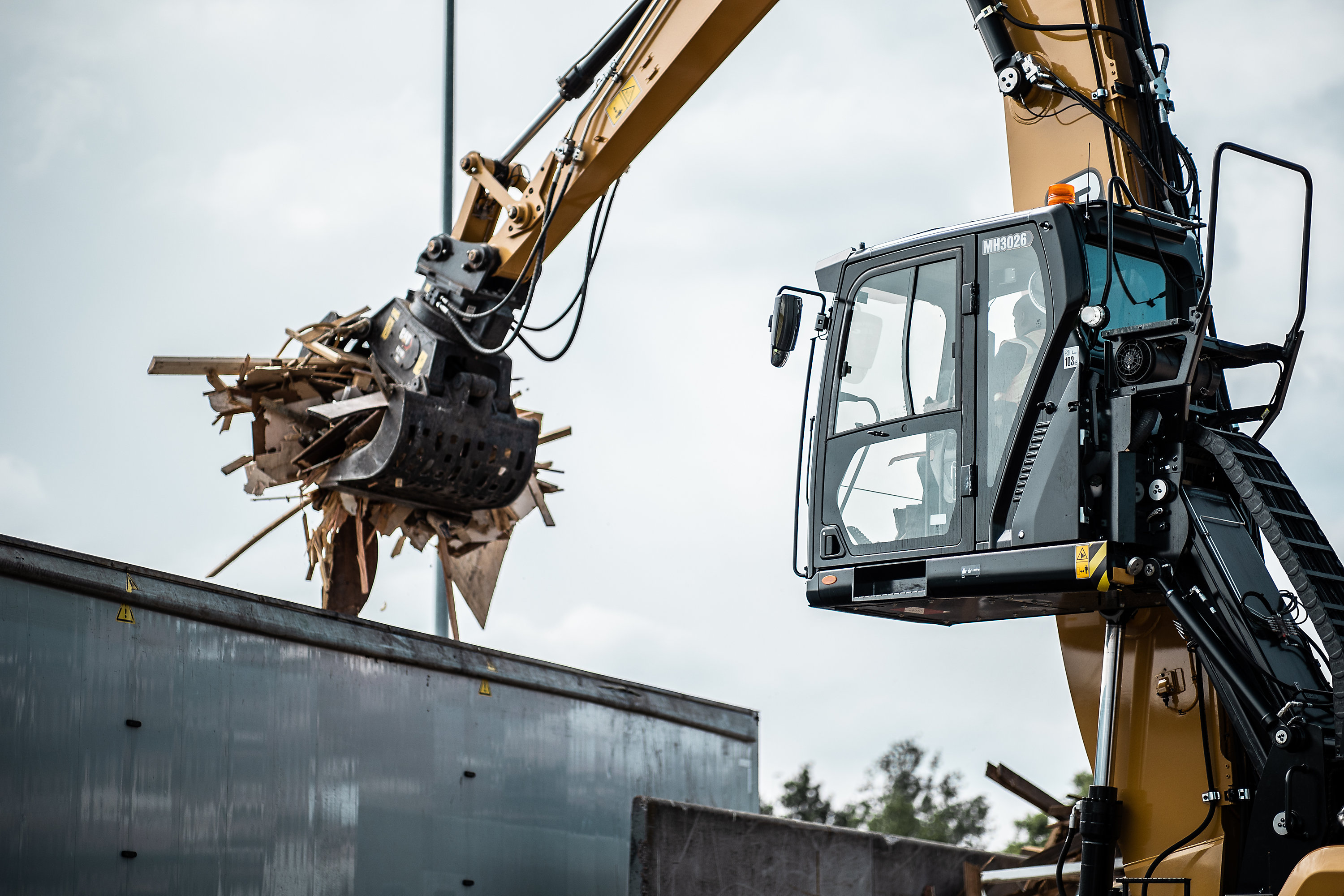The Cat MH3026 Material Handler <br> Image source: Caterpillar UK Ltd.