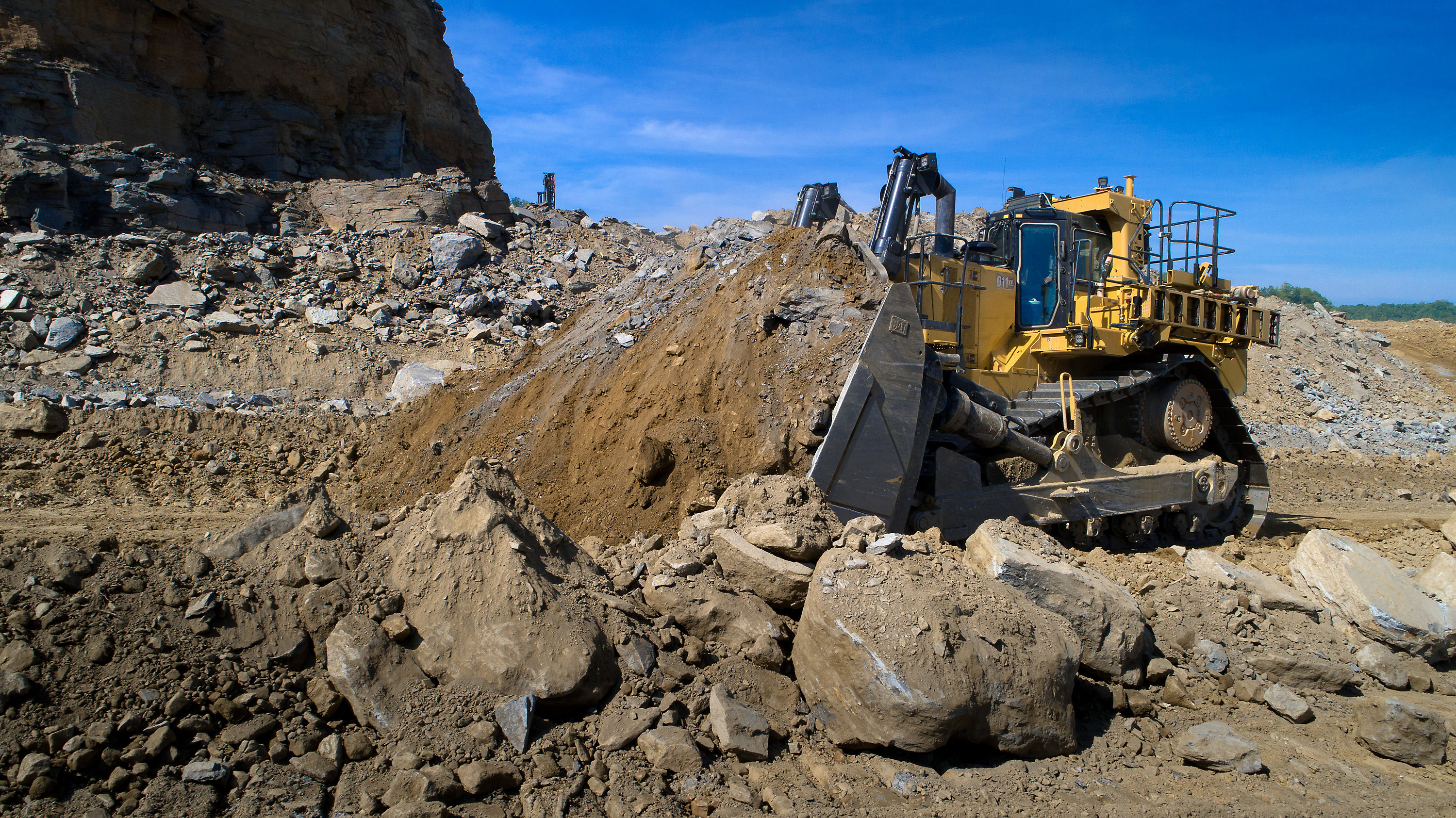 Cat D11 XE Dozer <br> Image source: Caterpillar UK Ltd.