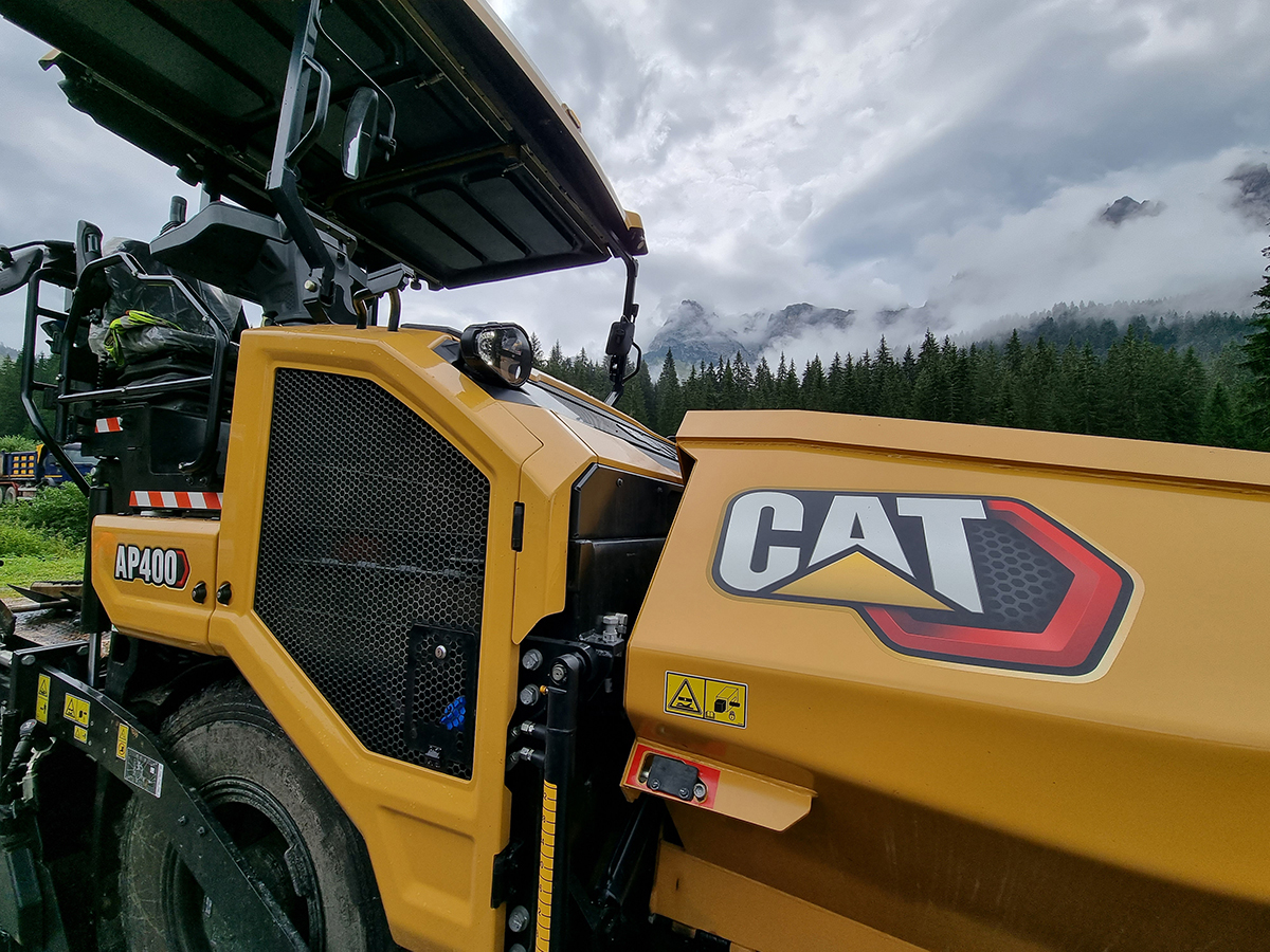 Cat AP400 Asphalt Paver
