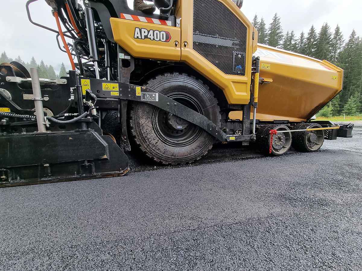Cat AP400 Asphalt Paver