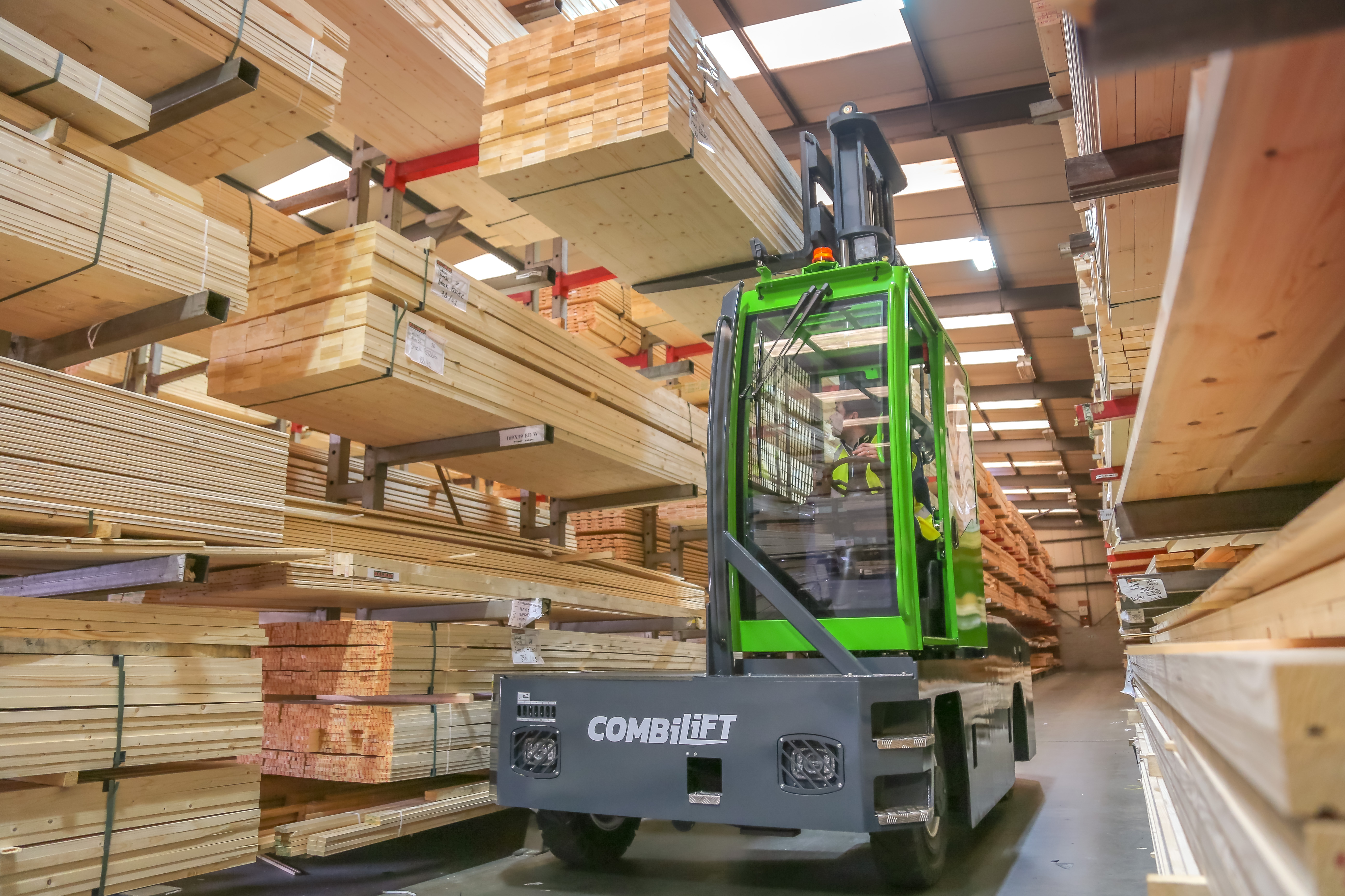 Introducing the Combi-FSE – the new electric sideloader from Combilift