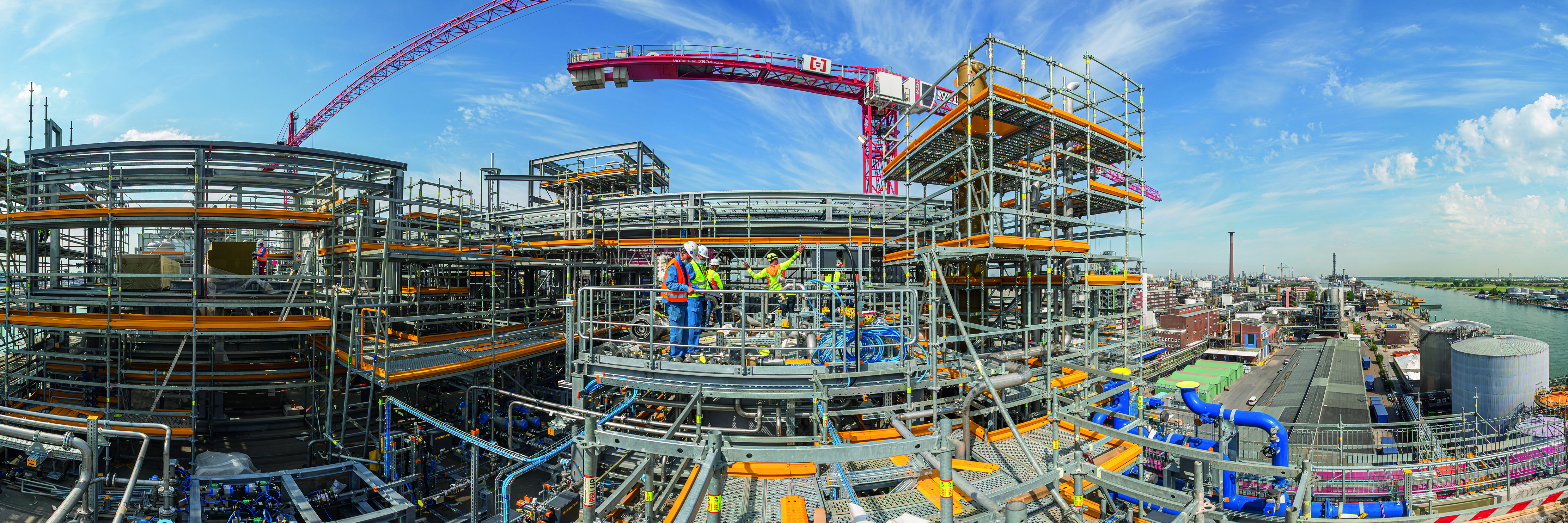 At peak times, up to 1,300 t of PERI system material were in use on a daily basis. <br> Image source: PERI Germany