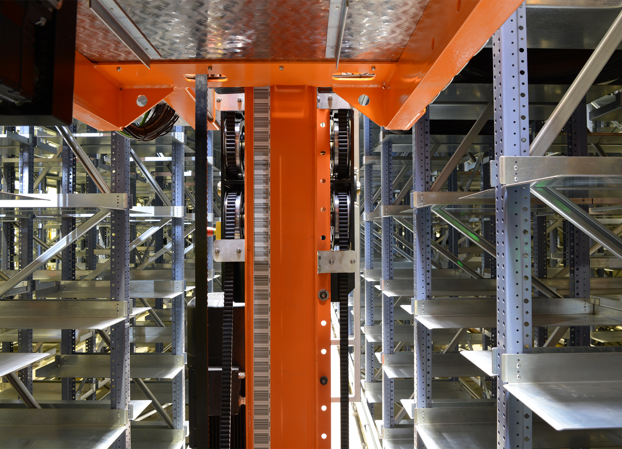 Future technology for high-rise racking stores: Synchrodrive timing belts are characterized by minimized wear, lower maintenance, and longer change intervals.