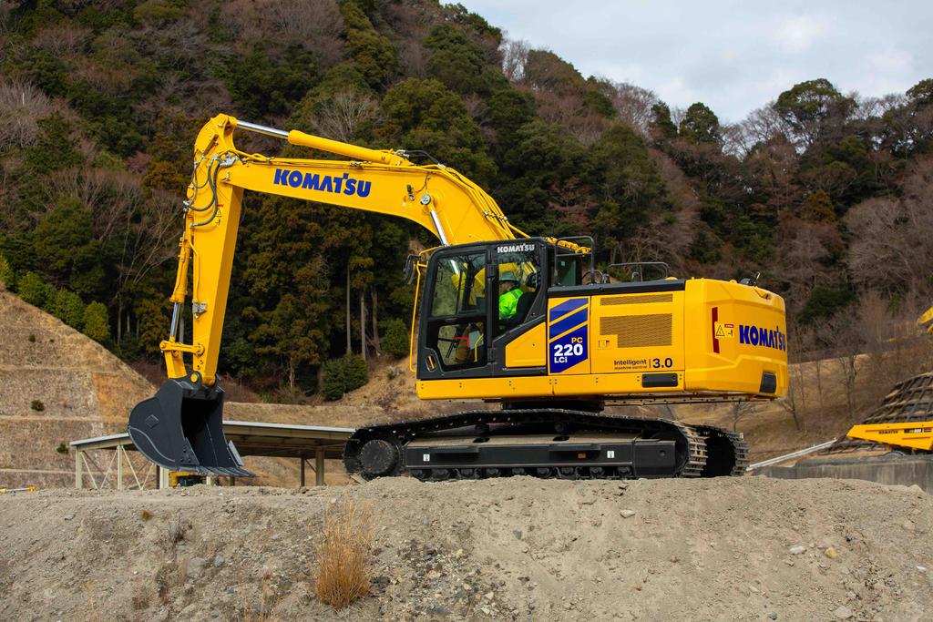 Komatsu PC220LCi-12