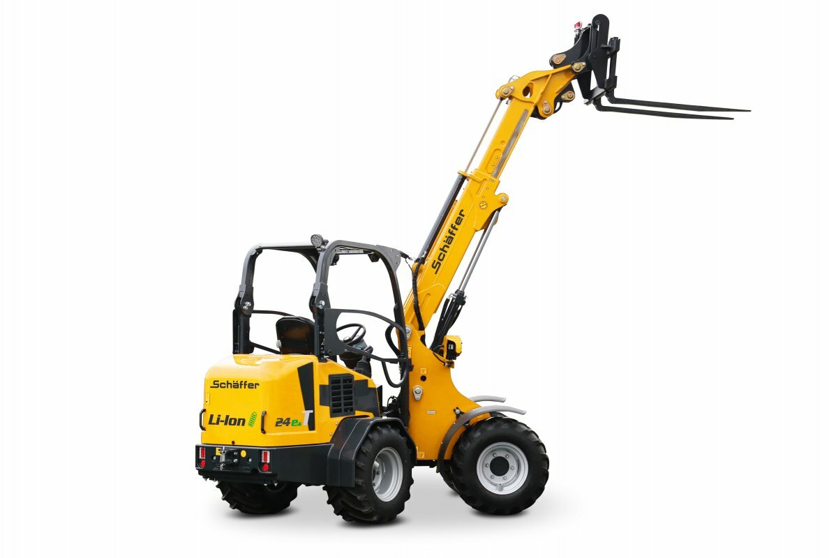 Schäffer presents the 24e T, the telescopic wheel loader counterpart of its 24e electric loader. The increased reach of the telescopic arm significantly expands the range of applications.