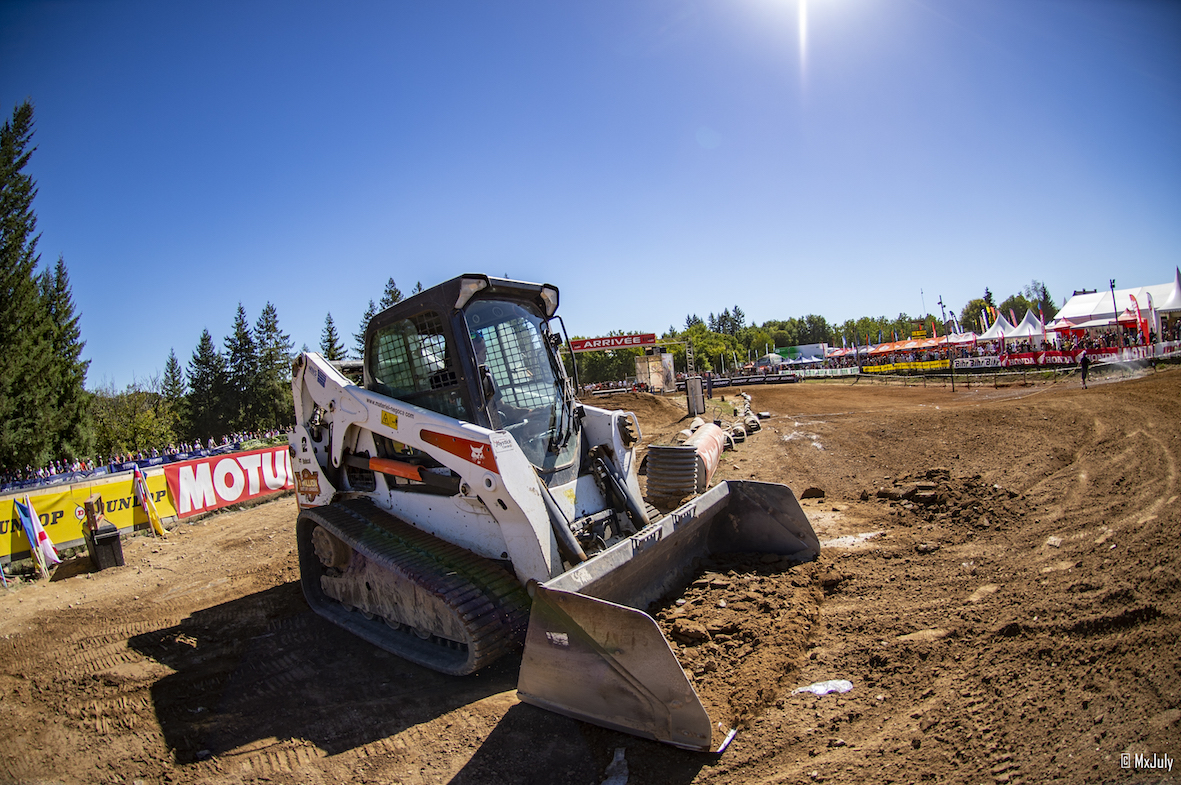 Bobcat Loaders Used to Build Kenny Festival Race Tracks