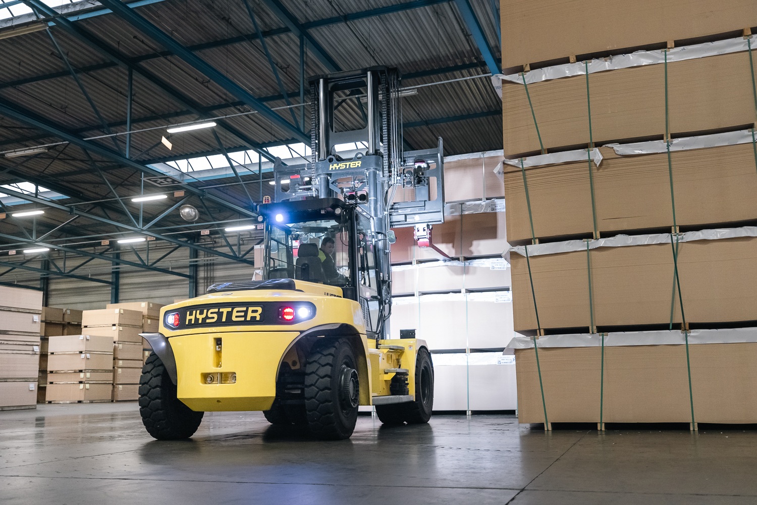 Hyster announces expanded lineup of configurable, high-capacity electric forklifts
