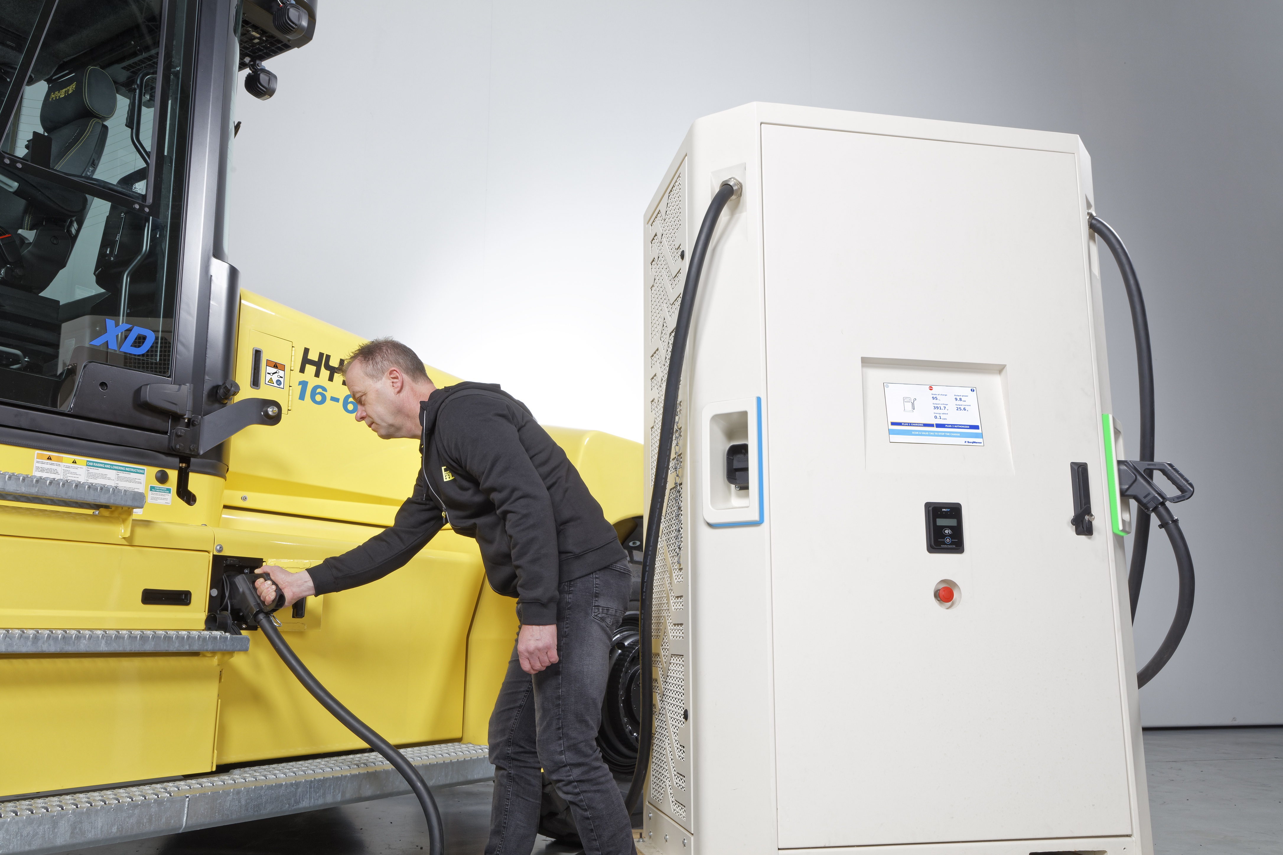 Hyster announces expanded lineup of configurable, high-capacity electric forklifts