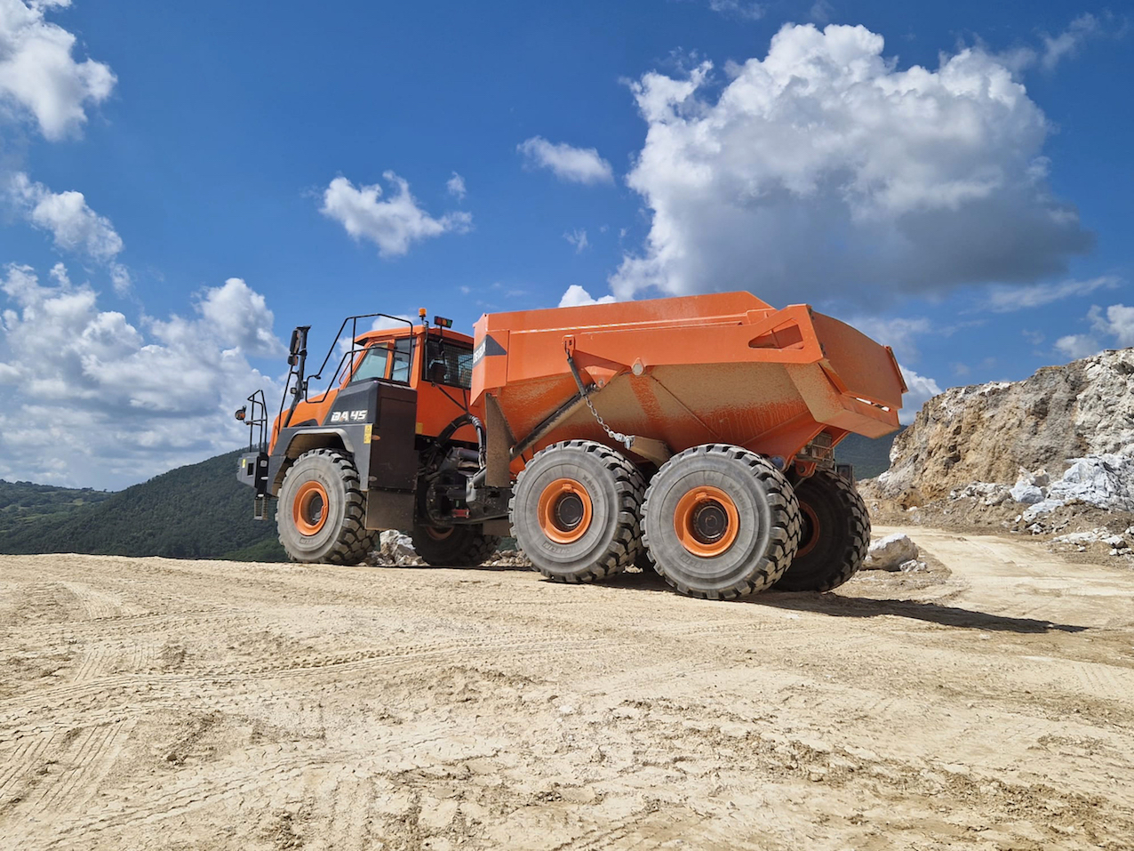DEVELON DA45-7 articulated dump truck