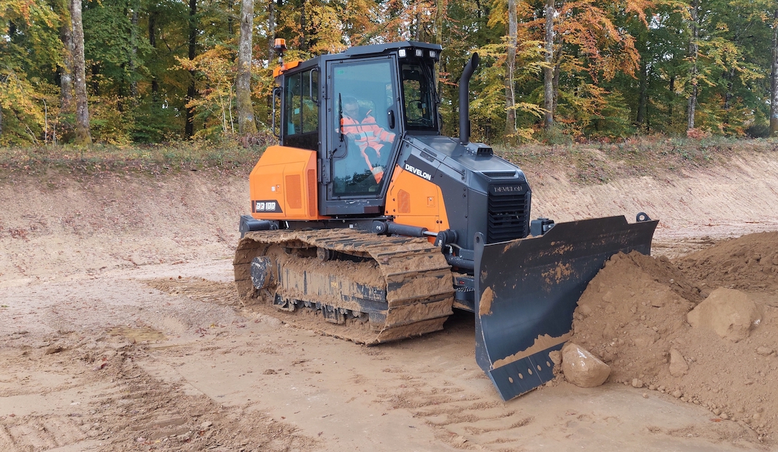 Develon Dozer DD100