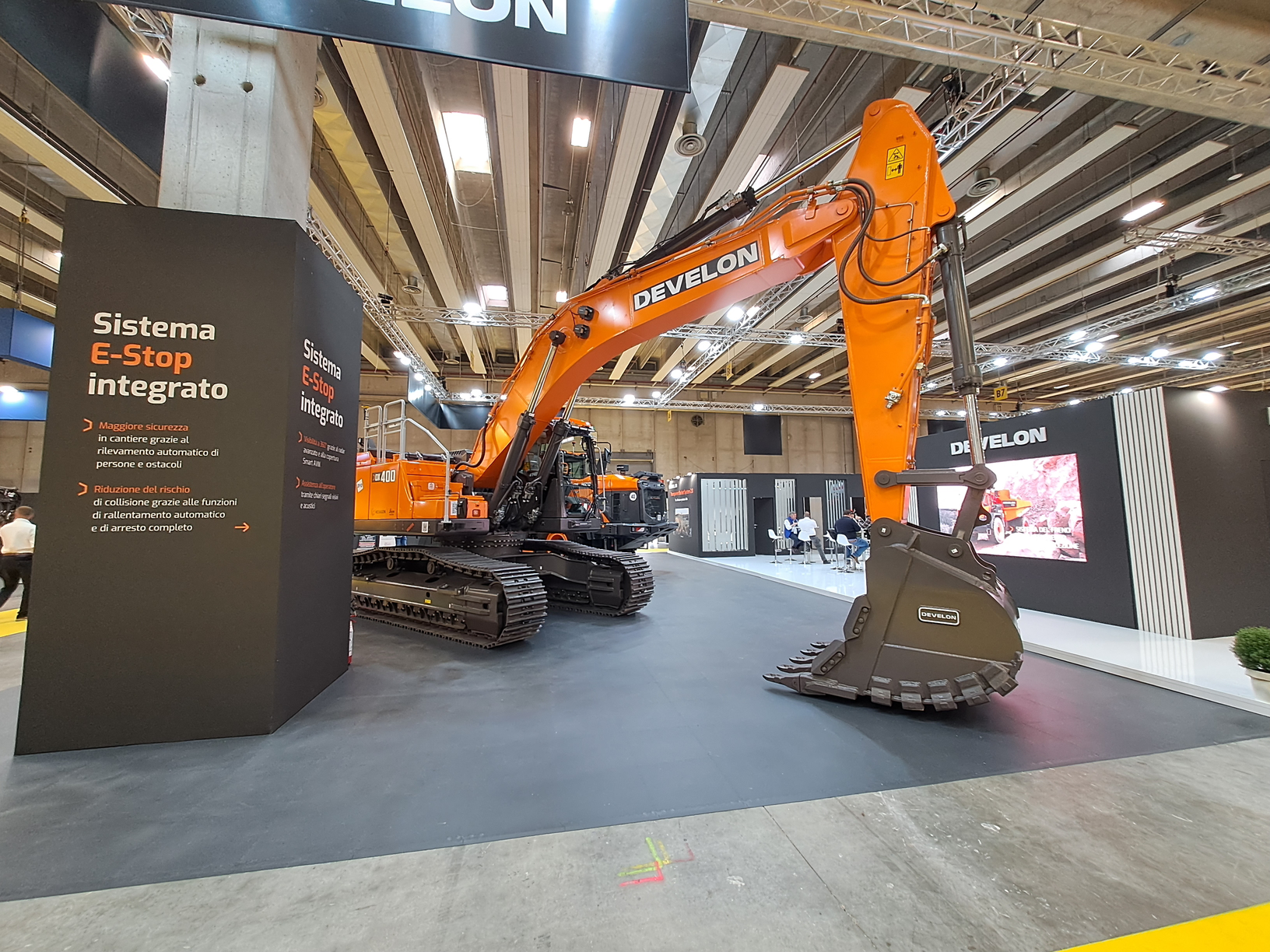 DEVELON DX400LC-9