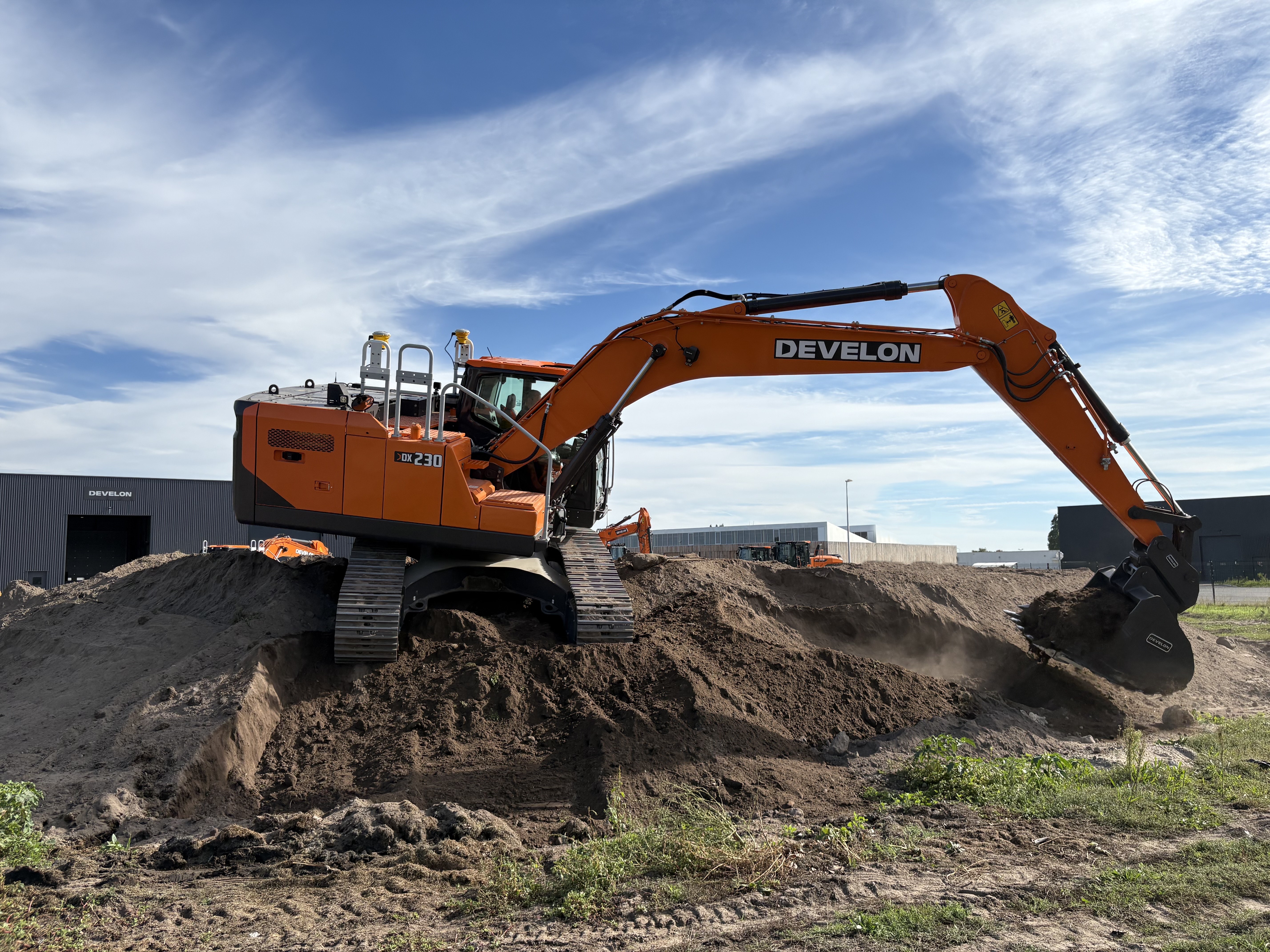 Develon DX230LC-9 with Trimble 3D System