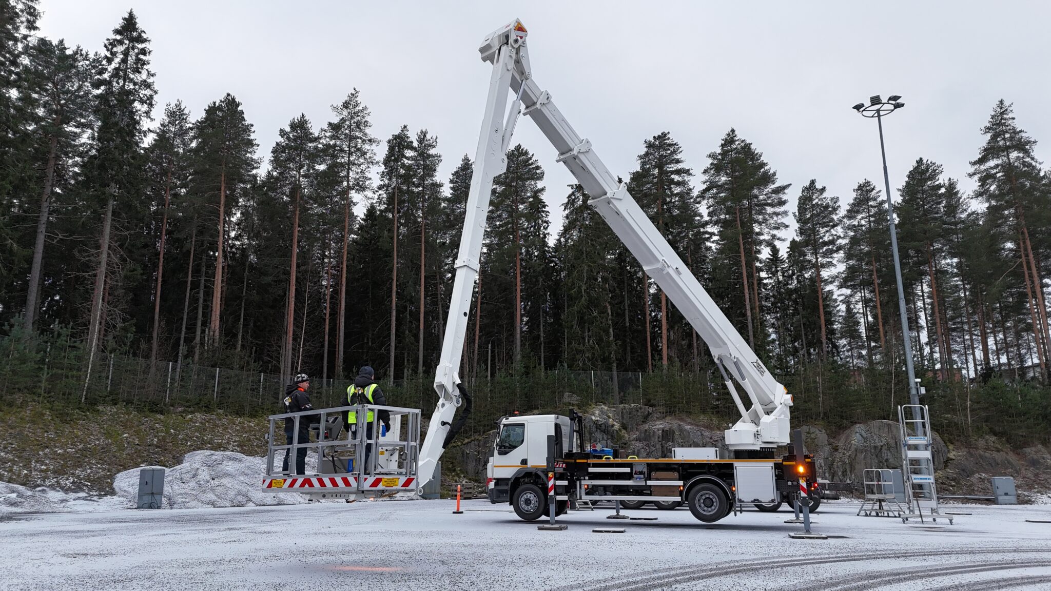 L&N Platforms continues fleet renewal with a new 46-metre Bronto aerial platform