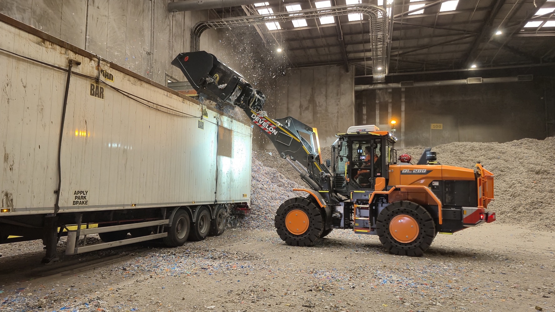 DL280-7 Waste Loader