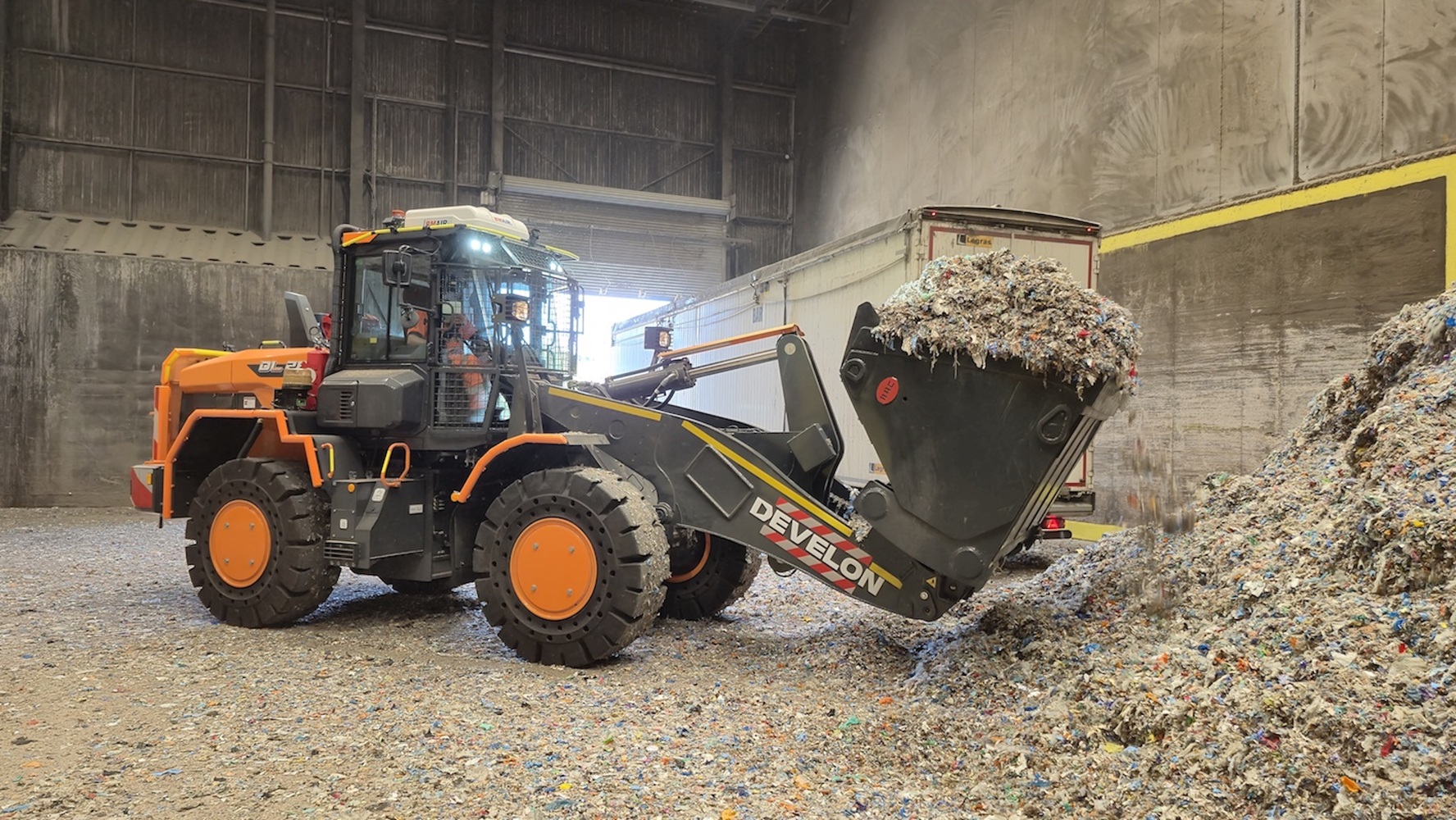 DL280-7 Waste Loader