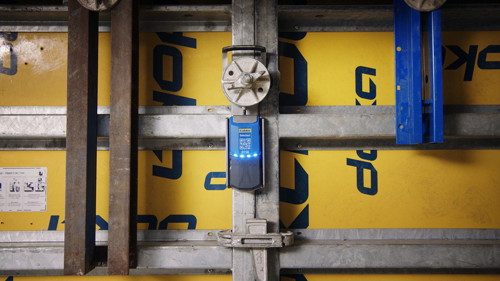 The DokaXact Load sensor is used to precisely monitor formwork load in real time.