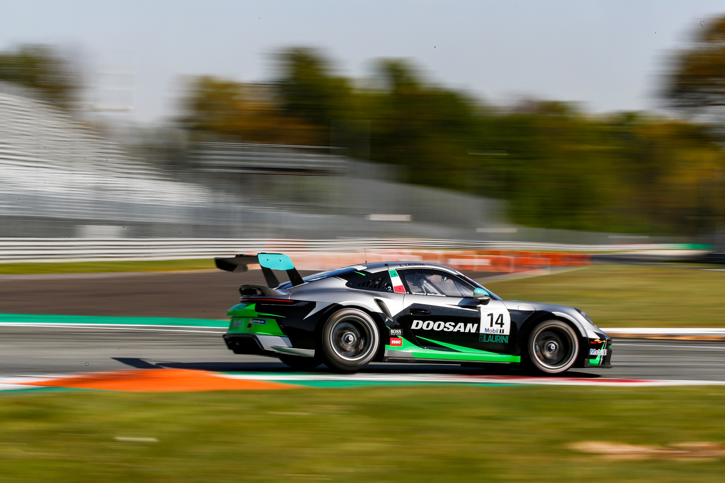 Doosan sponsored Porsche <br> Image source: DOOSAN INFRACORE EUROPE S.R.O.