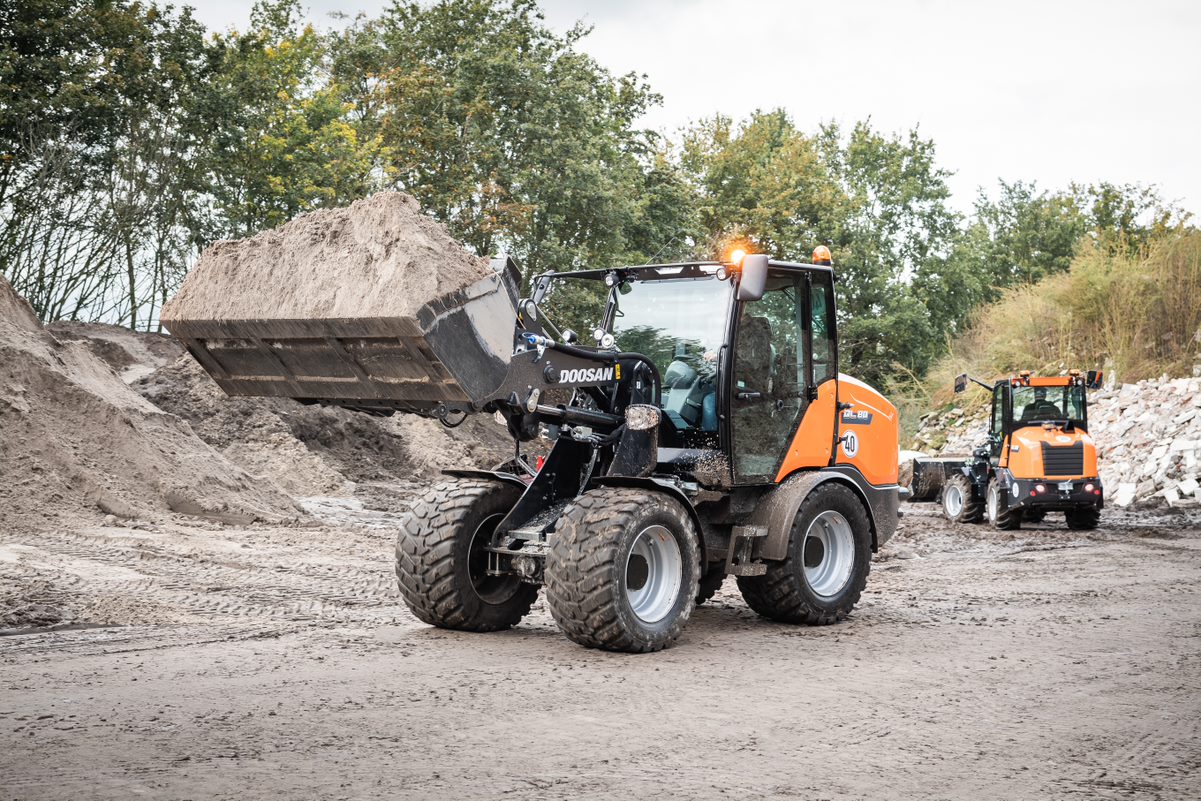Doosan Signs Exclusive Supply Agreement with Tobroco-Giant <br> Image source: DOOSAN INFRACORE EUROPE S.R.O.