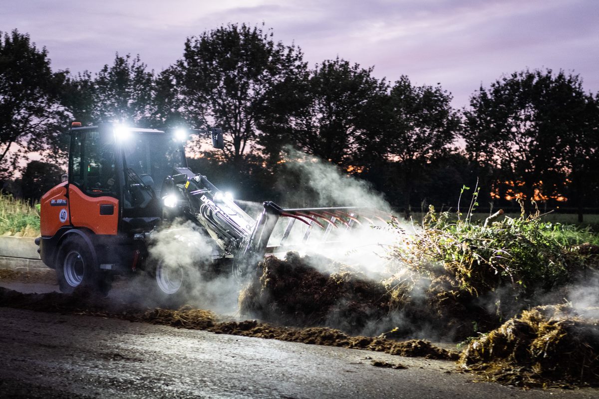 Doosan Signs Exclusive Supply Agreement with Tobroco-Giant <br> Image source: DOOSAN INFRACORE EUROPE S.R.O.
