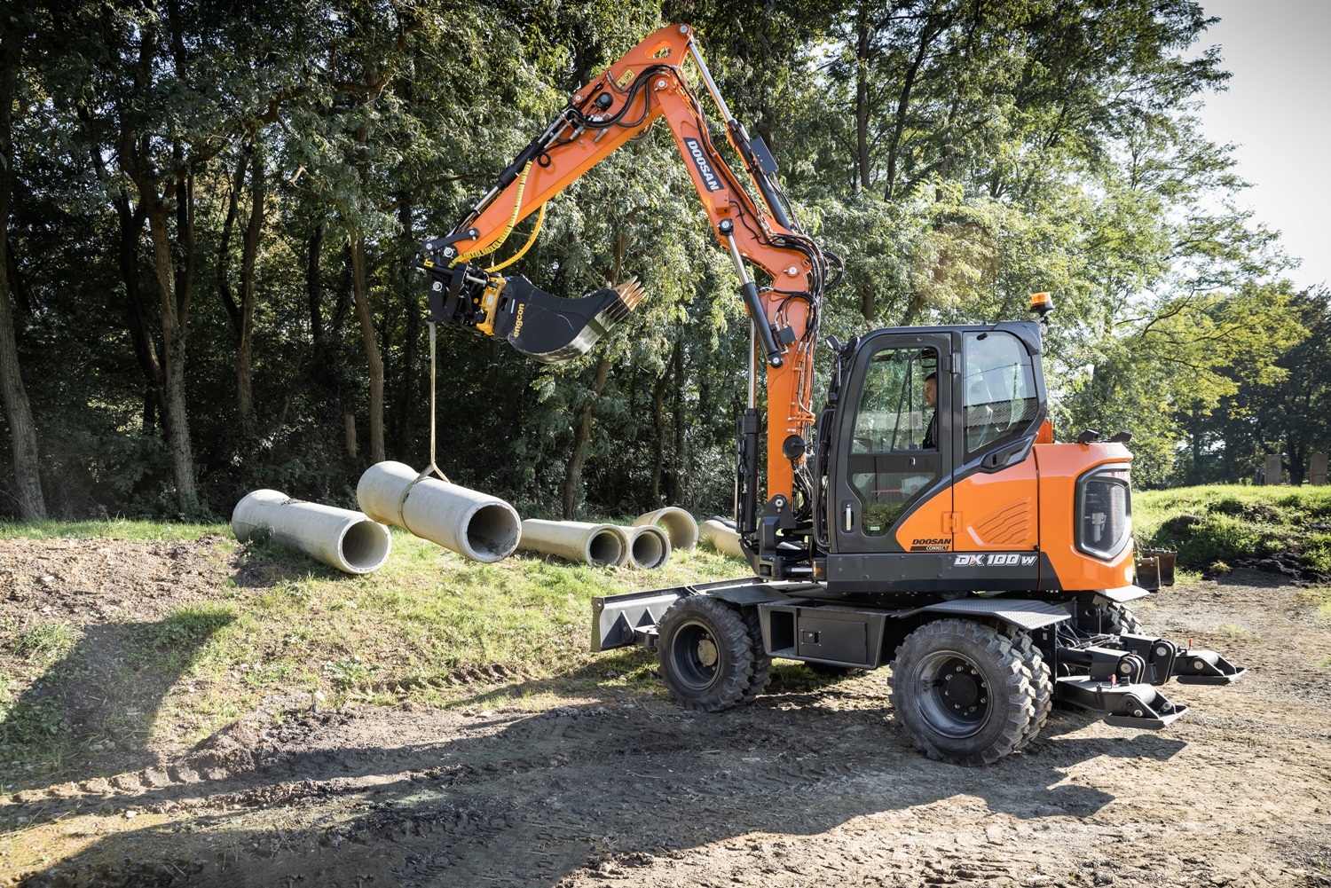 Doosan DX100W-7 Wheeled Excavator <br> Image source: DOOSAN INFRACORE EUROPE S.R.O.