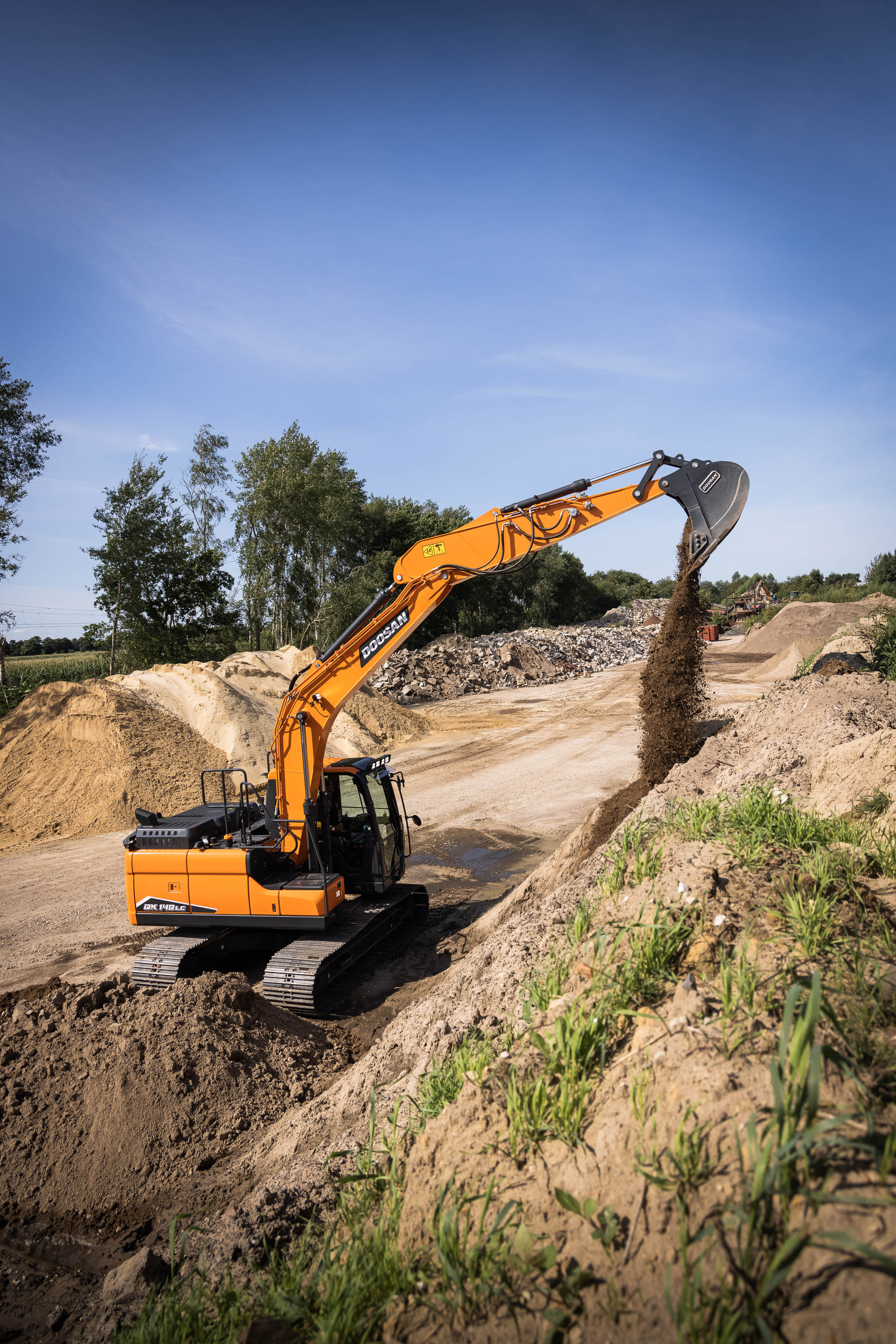 Doosan DX140LC-7 <br> Image source: DOOSAN INFRACORE EUROPE S.R.O.