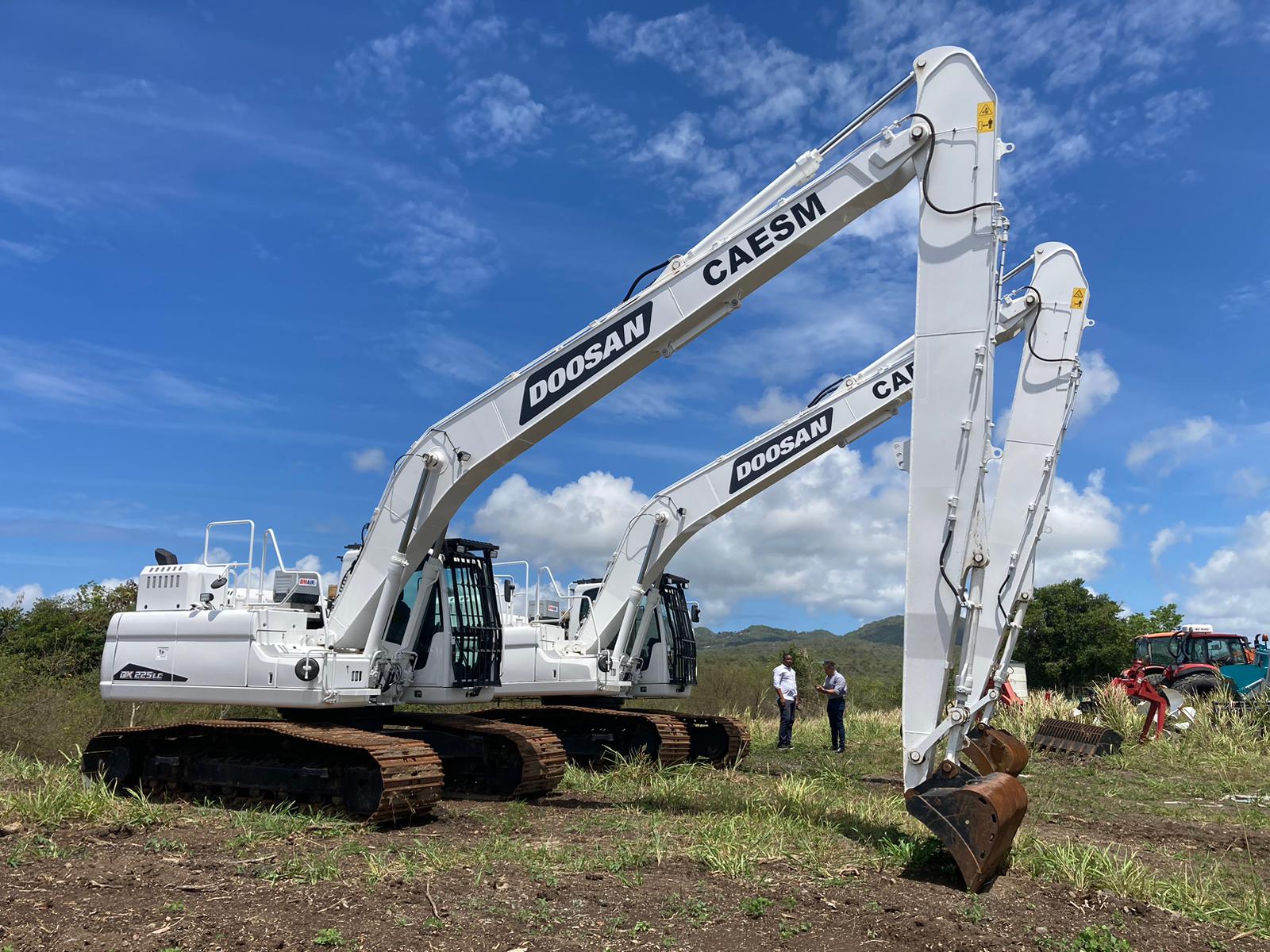 DEVELON crawler excavators DX225SLR-7