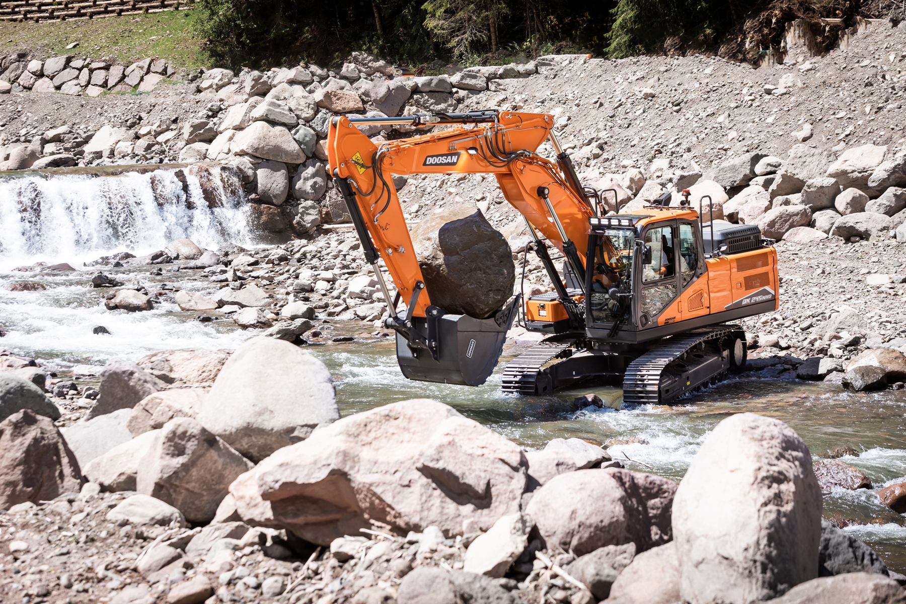 Doosan DX245NHD-7 <br> Image source: DOOSAN INFRACORE EUROPE S.R.O.