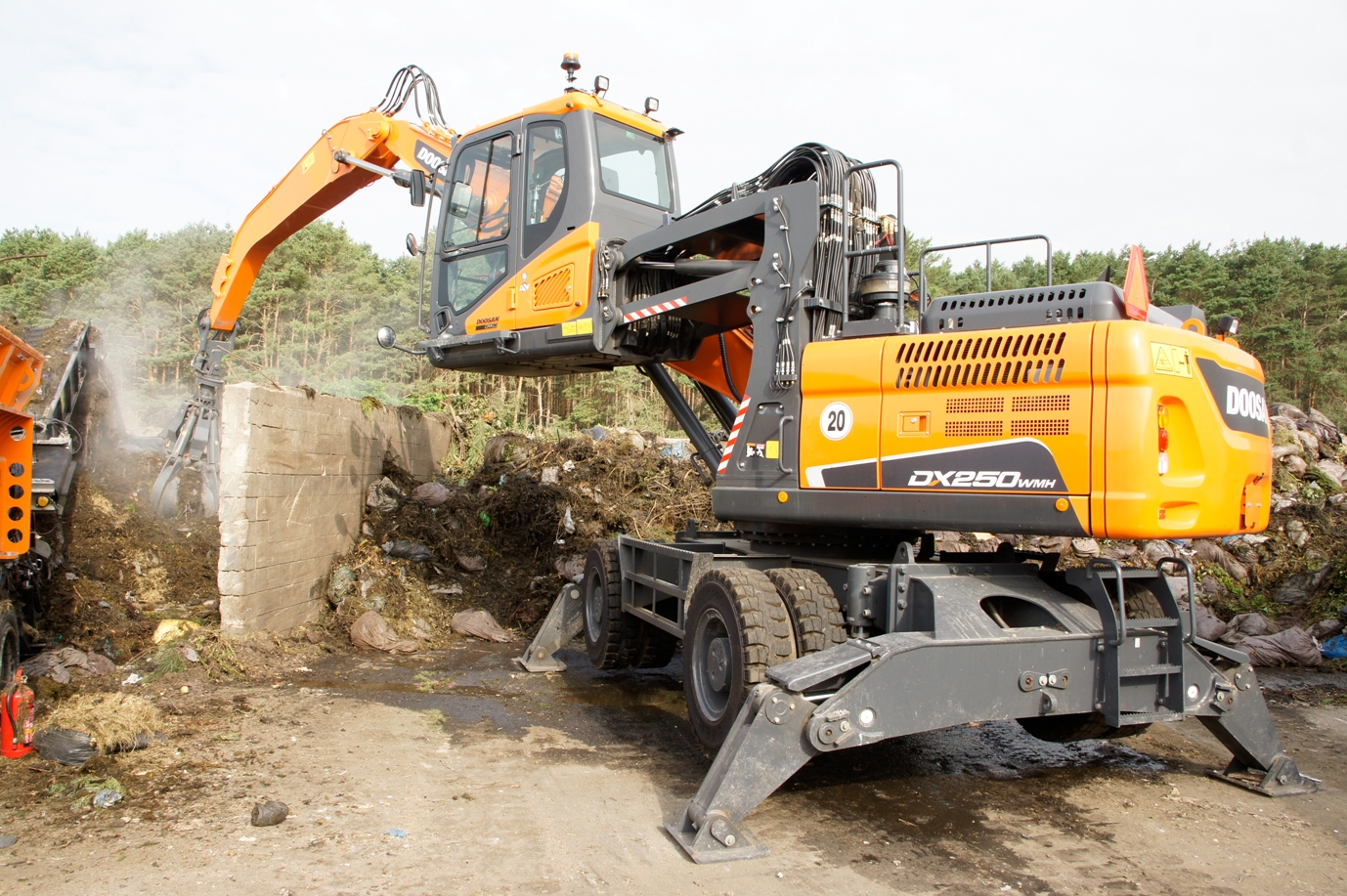 Doosan DX250WMH‑5 wheeled model <br> Bildquelle: DOOSAN INFRACORE EUROPE S.R.O.