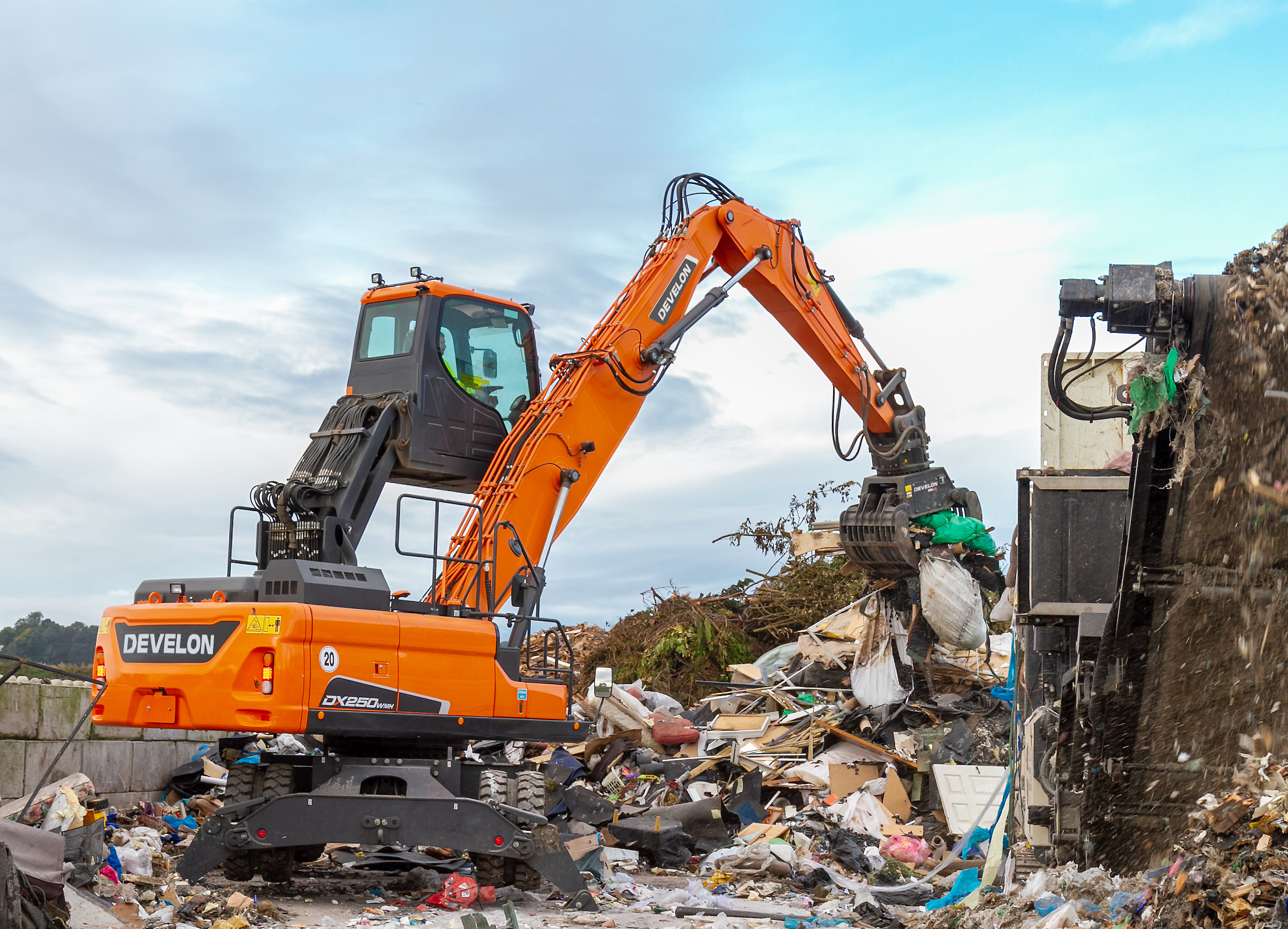 DEVELON DX250WMH-7 Material Handler