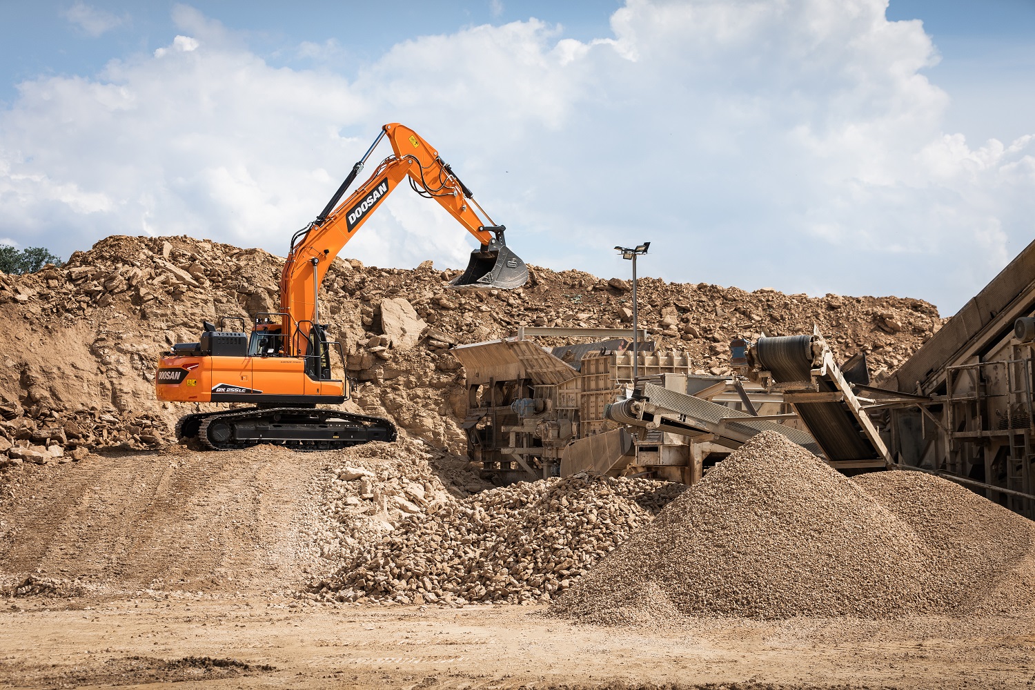 Doosan DX255LC-7 <br> Image source: DOOSAN INFRACORE EUROPE