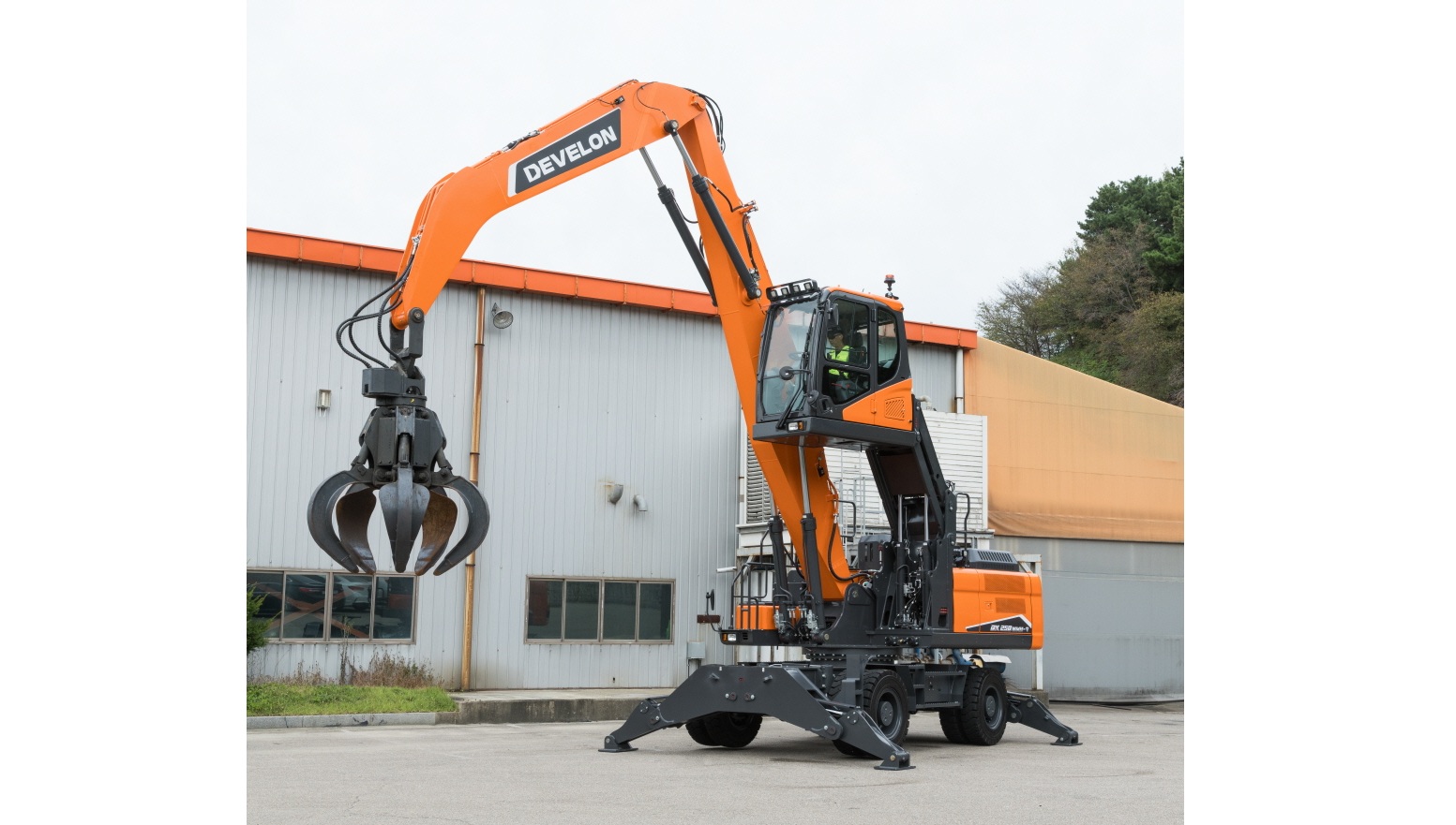 DX270WMH-7 Material Handler