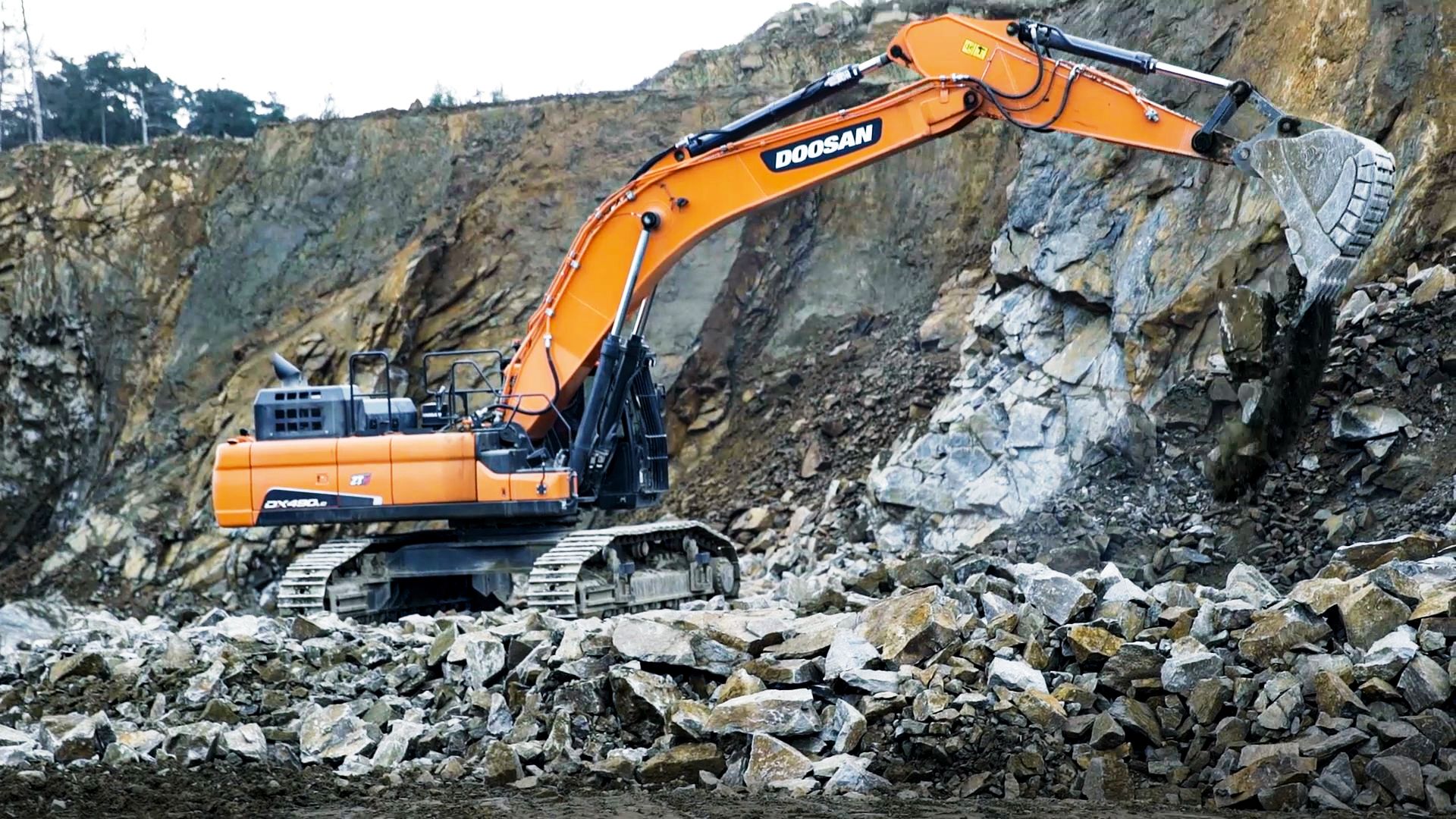 Doosan DX490LC-5 <br> Image source: DOOSAN INFRACORE EUROPE S.R.O.