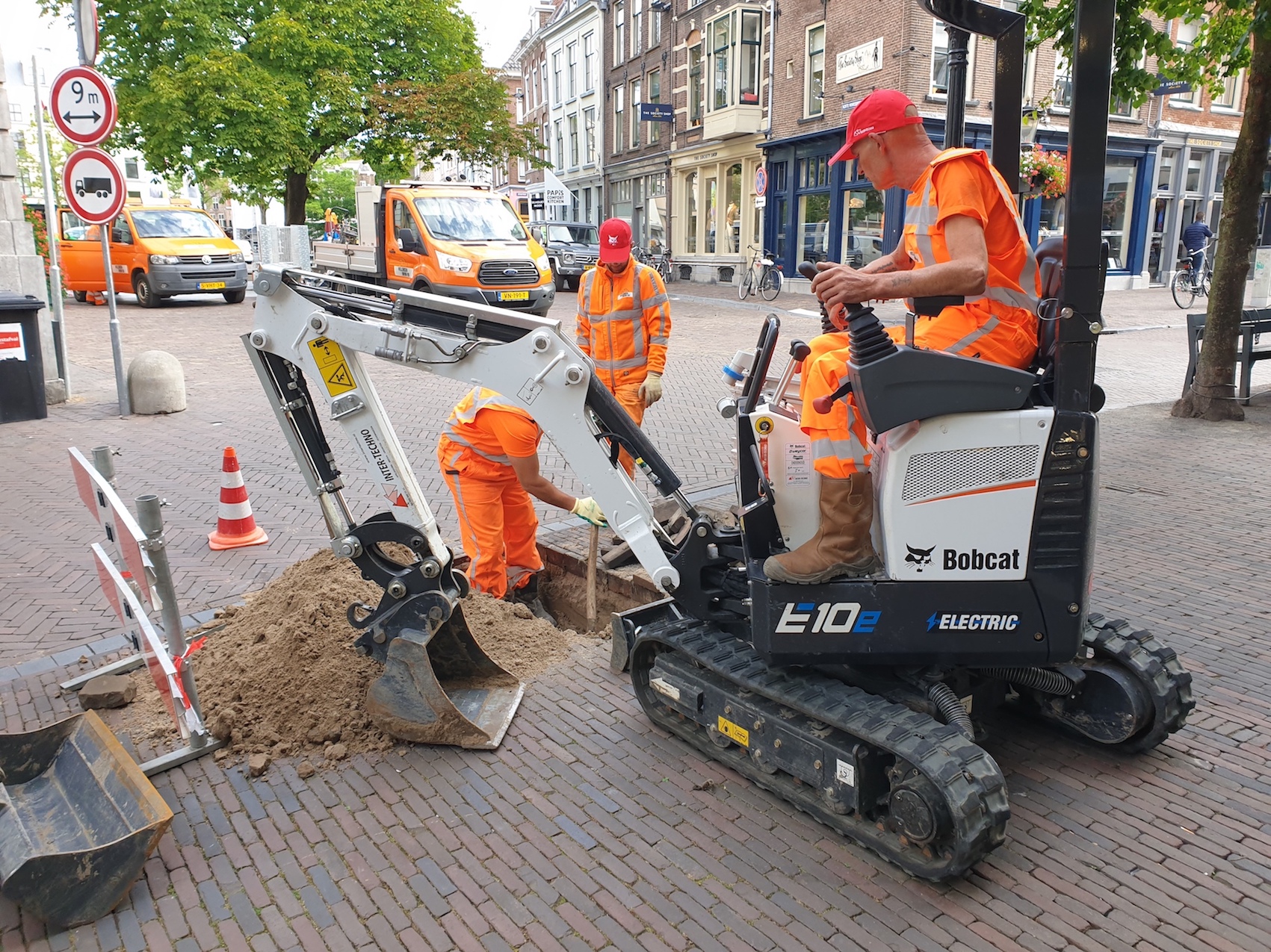 Bobcat E10e Excels in Inner City Work in the Netherlands
