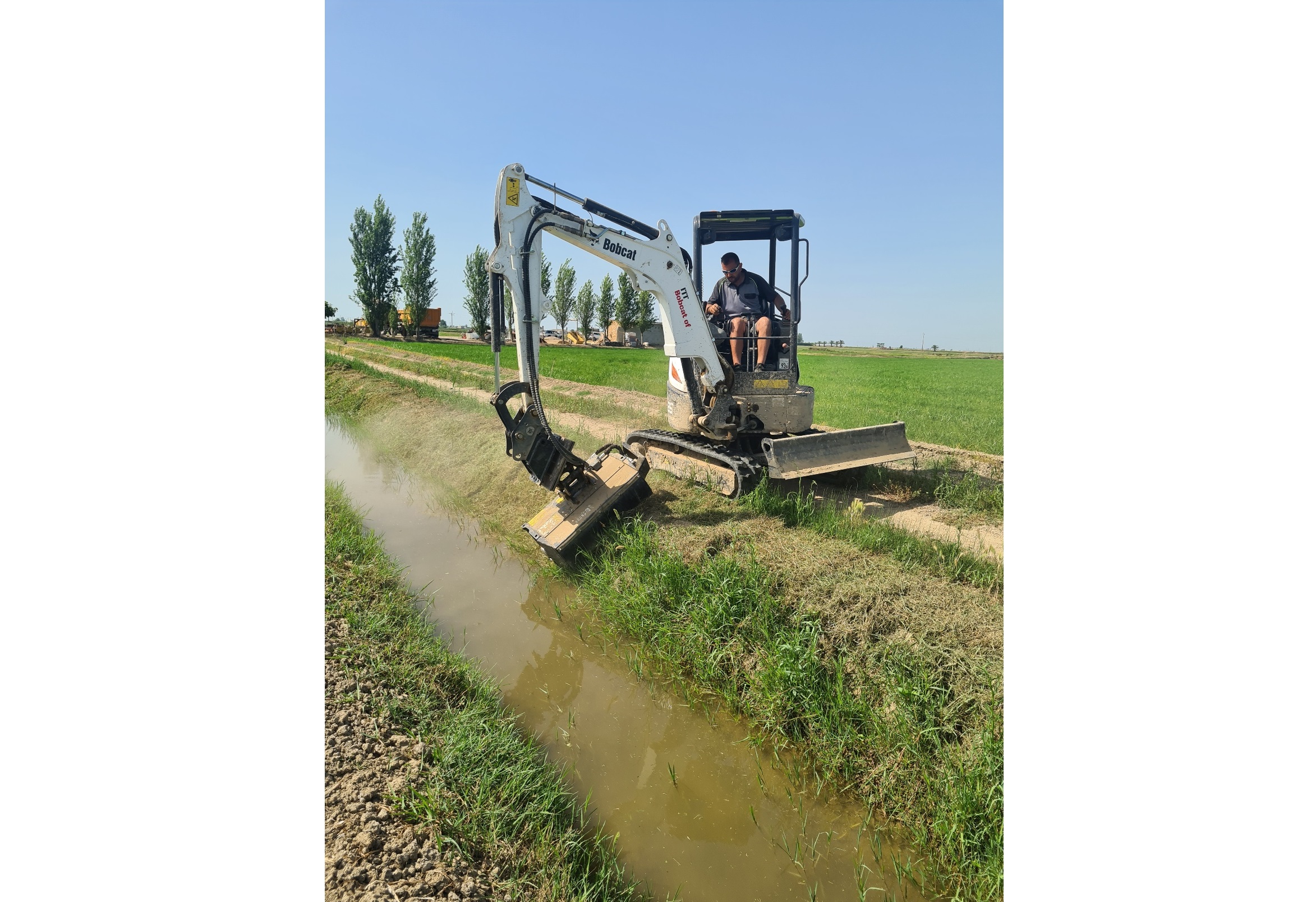 Bobcat E26 Provides Efficient Maintenance of Spanish Rice Fields <br> Image source: Bobcat 