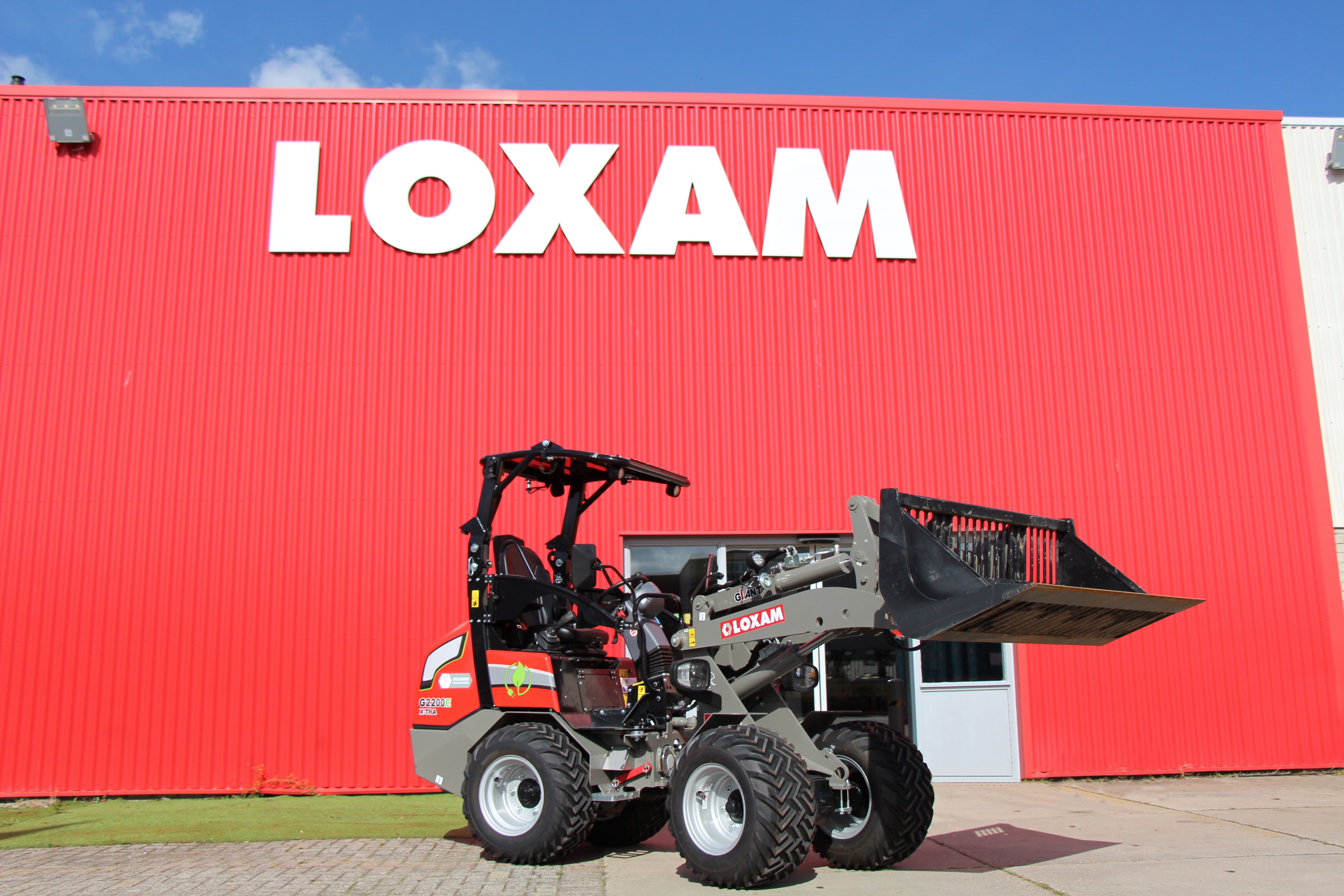 Electric GIANT wheel loaders for Loxam