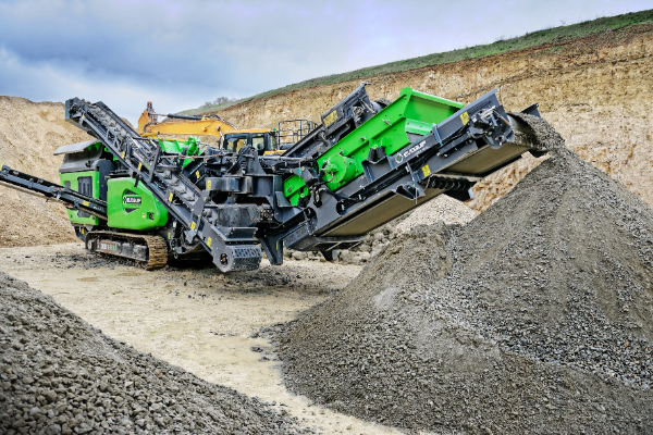 Production capacities have expanded dramatically, from around 20–80 tonnes per hour for entry-level machines
to up to 300 tonnes per hour on flagship models like the Cobra 290 (pictured)