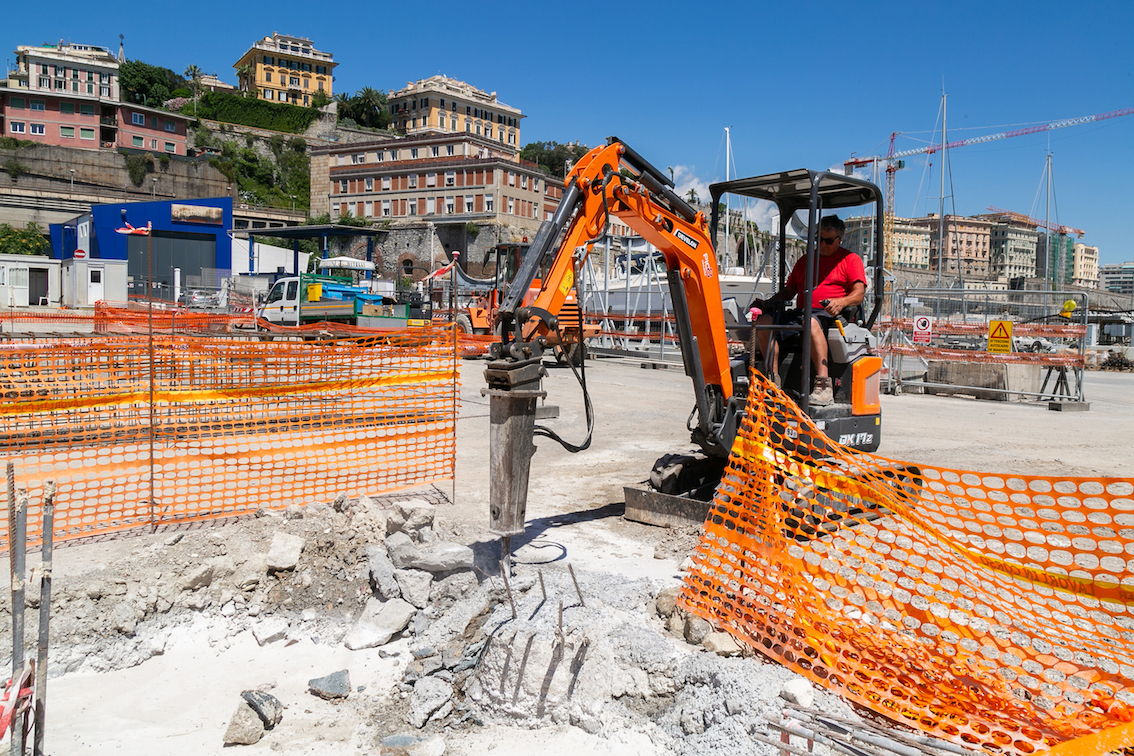 Develon DX17Z-7 Mini Excavator is a Hit on Genoa Waterfront