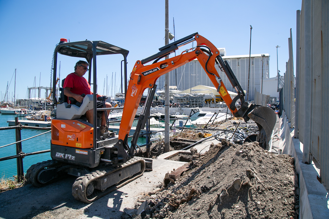 Develon DX17Z-7 Mini Excavator is a Hit on Genoa Waterfront