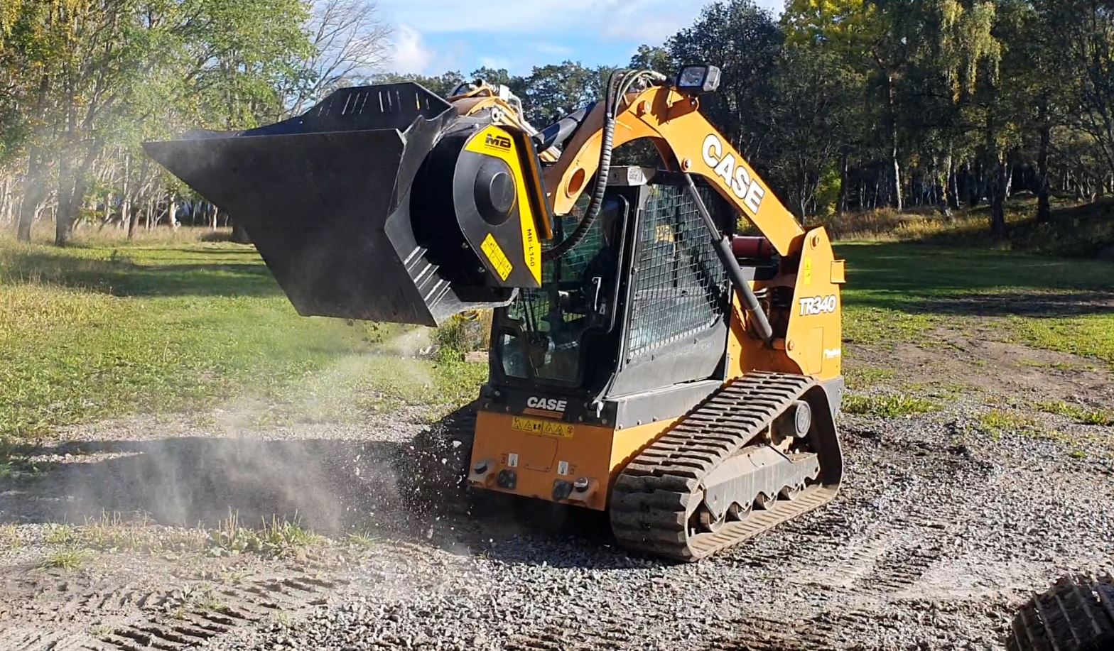 MB-L140 - Case TR340 - Sweden - Manteinance green area - Granite