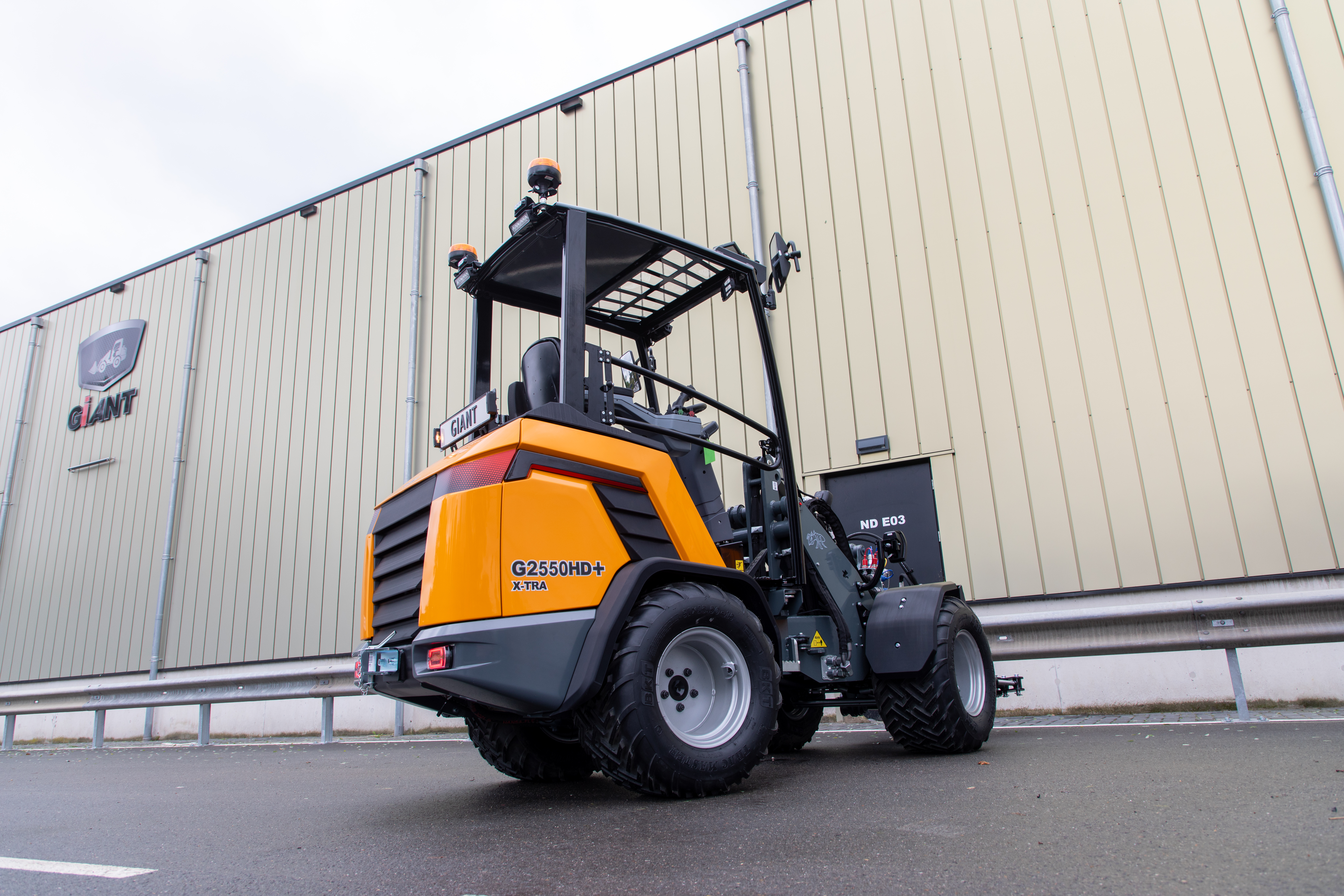 GIANT G2550HD+