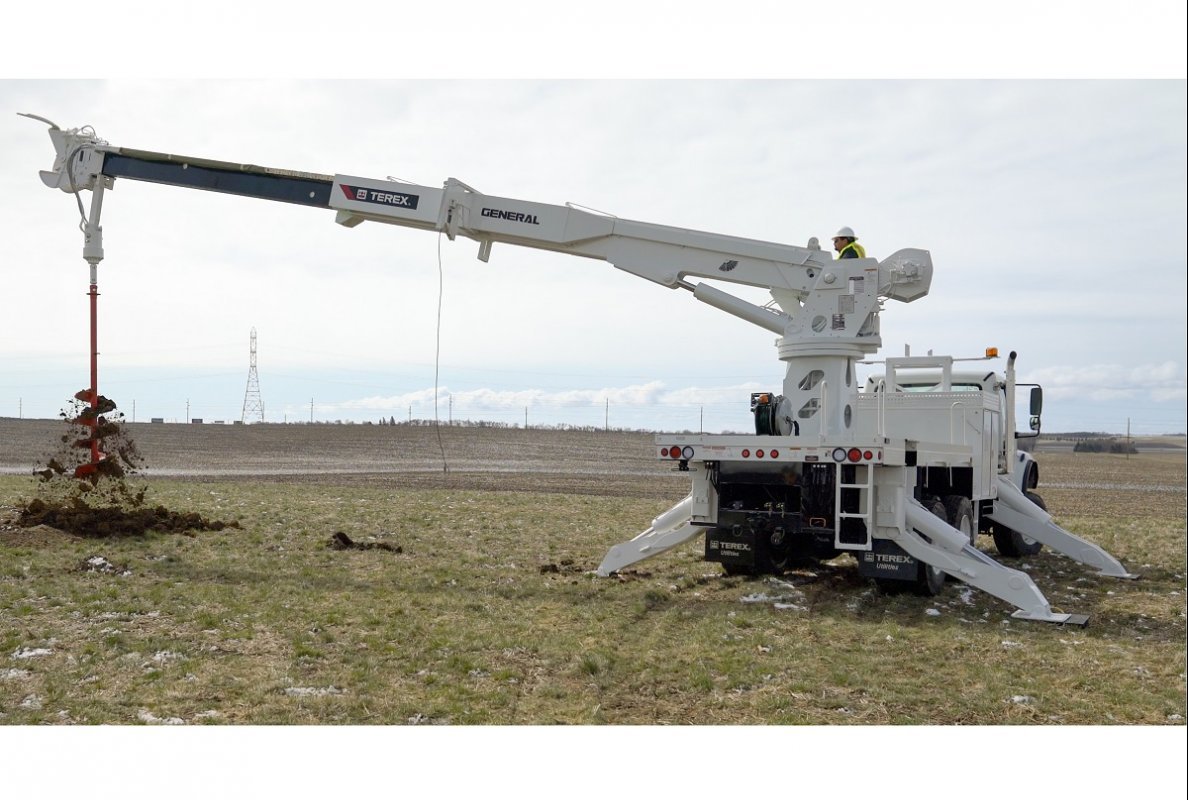  Terex Utilities introduces Strongest Digger Derrick in the Transmission Market 