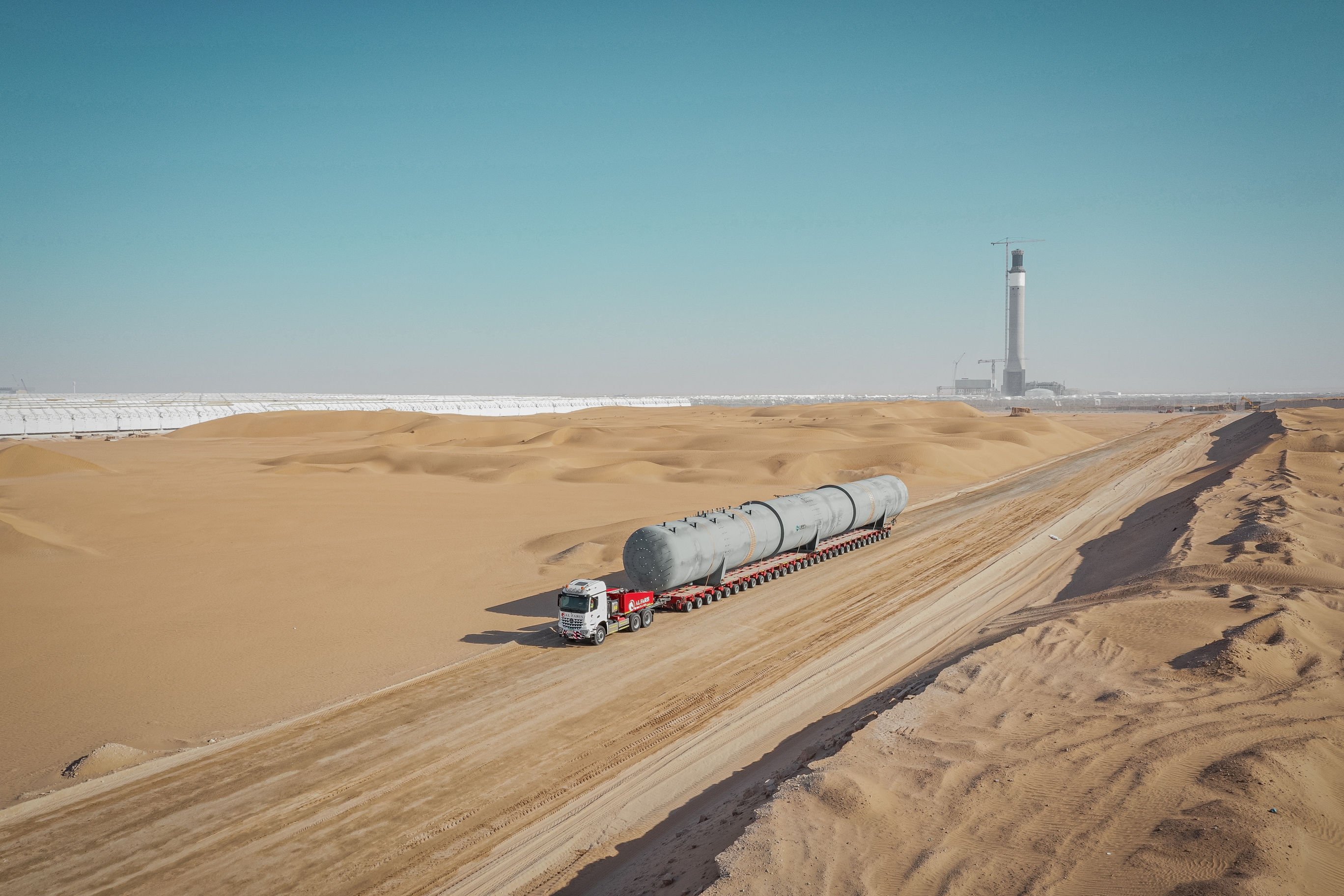 Safe journey on Goldhofer THP/SL heavy-duty modules with 30 axle lines: from Jebel Ali Port to the offloading point at Mohammed bin Rashid Al Maktoum Solar Park. <br> Image source: Al Faris